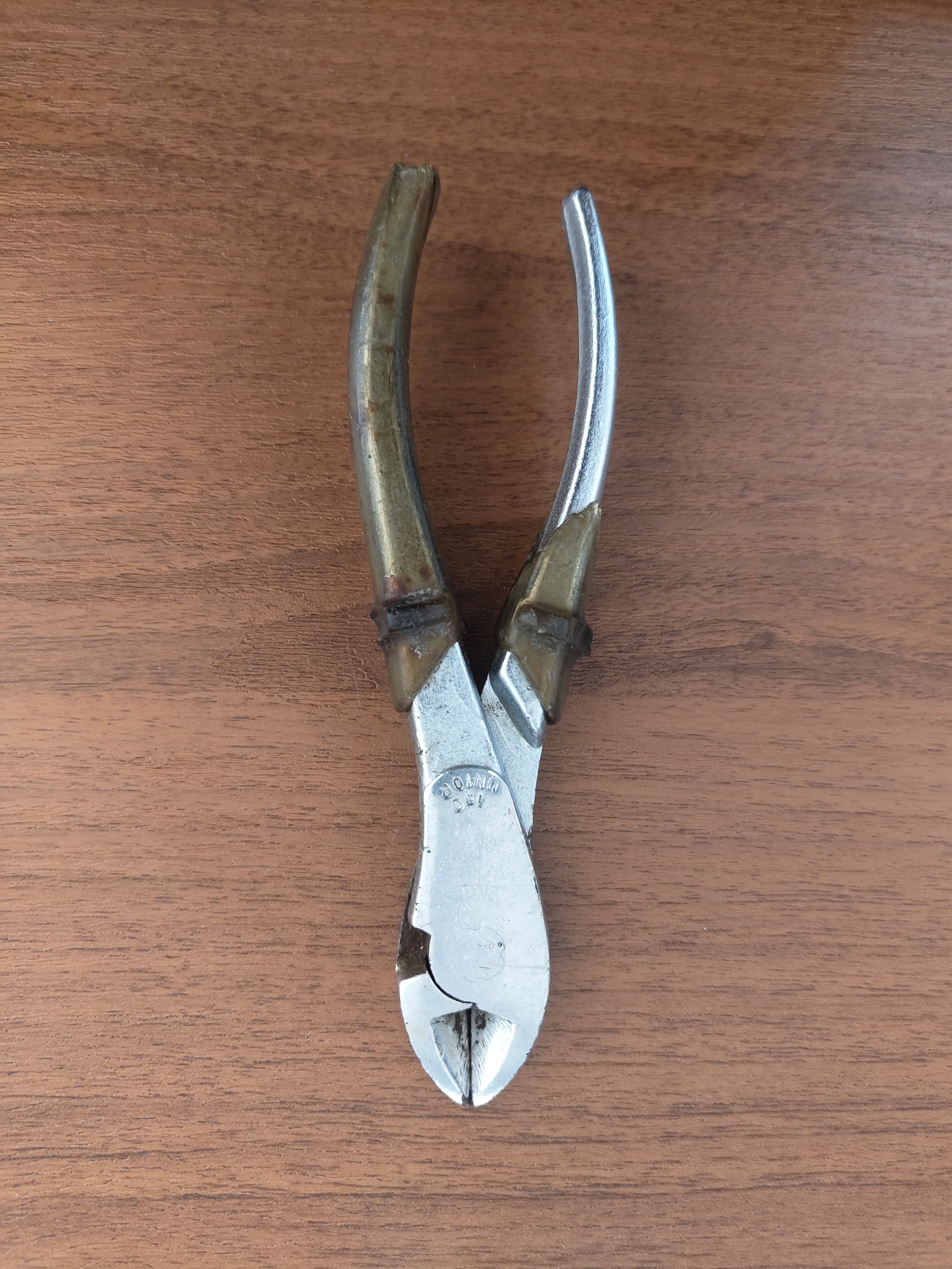 سیم چین یونیور عتیقه