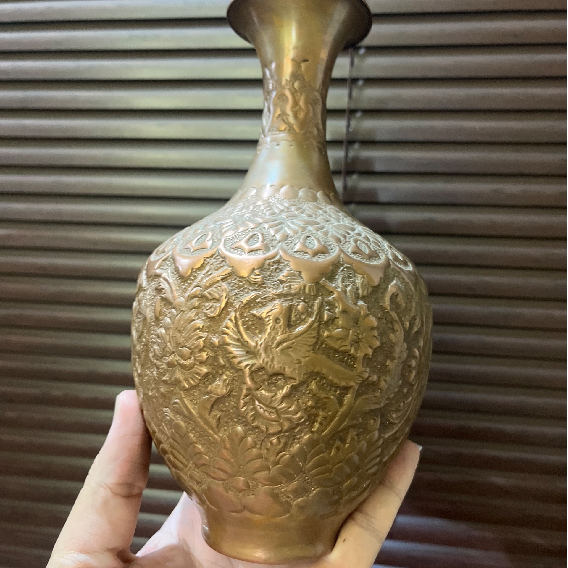 گلدان قدیمی مسی