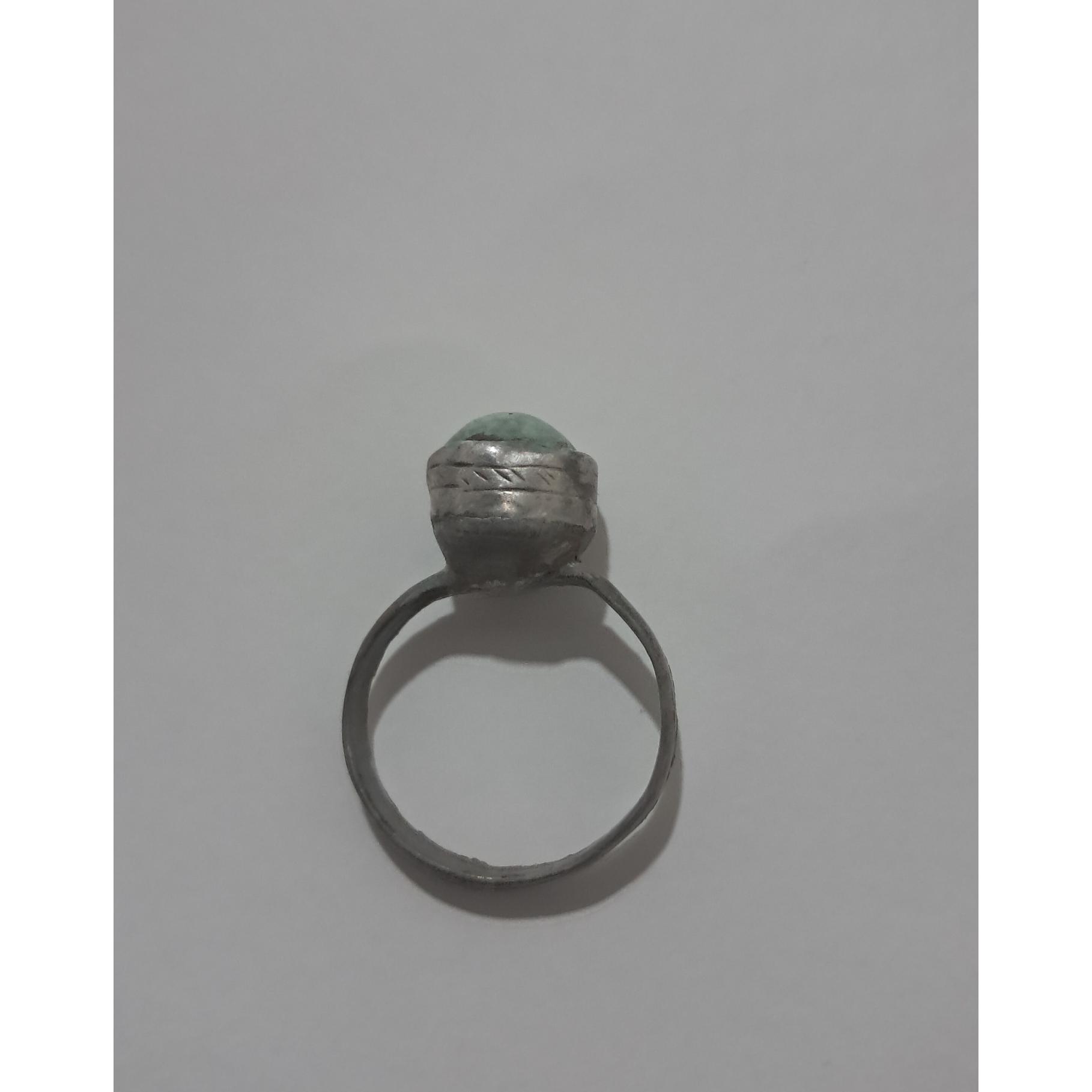 انگشتر نقره کهنه با نگین