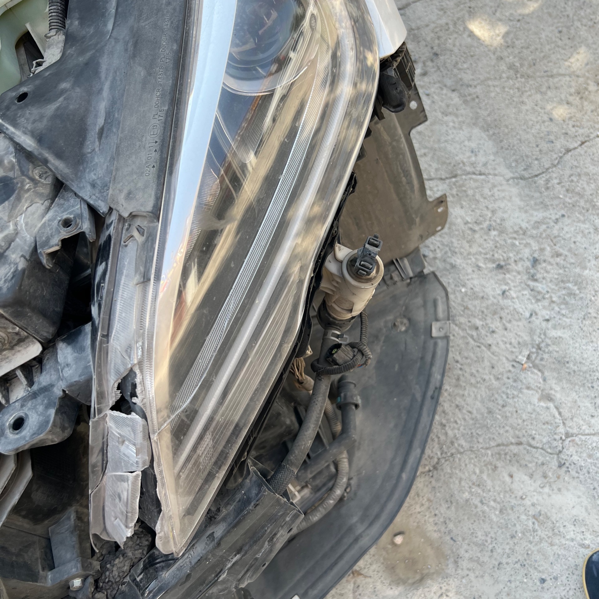 چراغ جلو سوناتا ال اف 2017 که نیاز به  طلق دارد