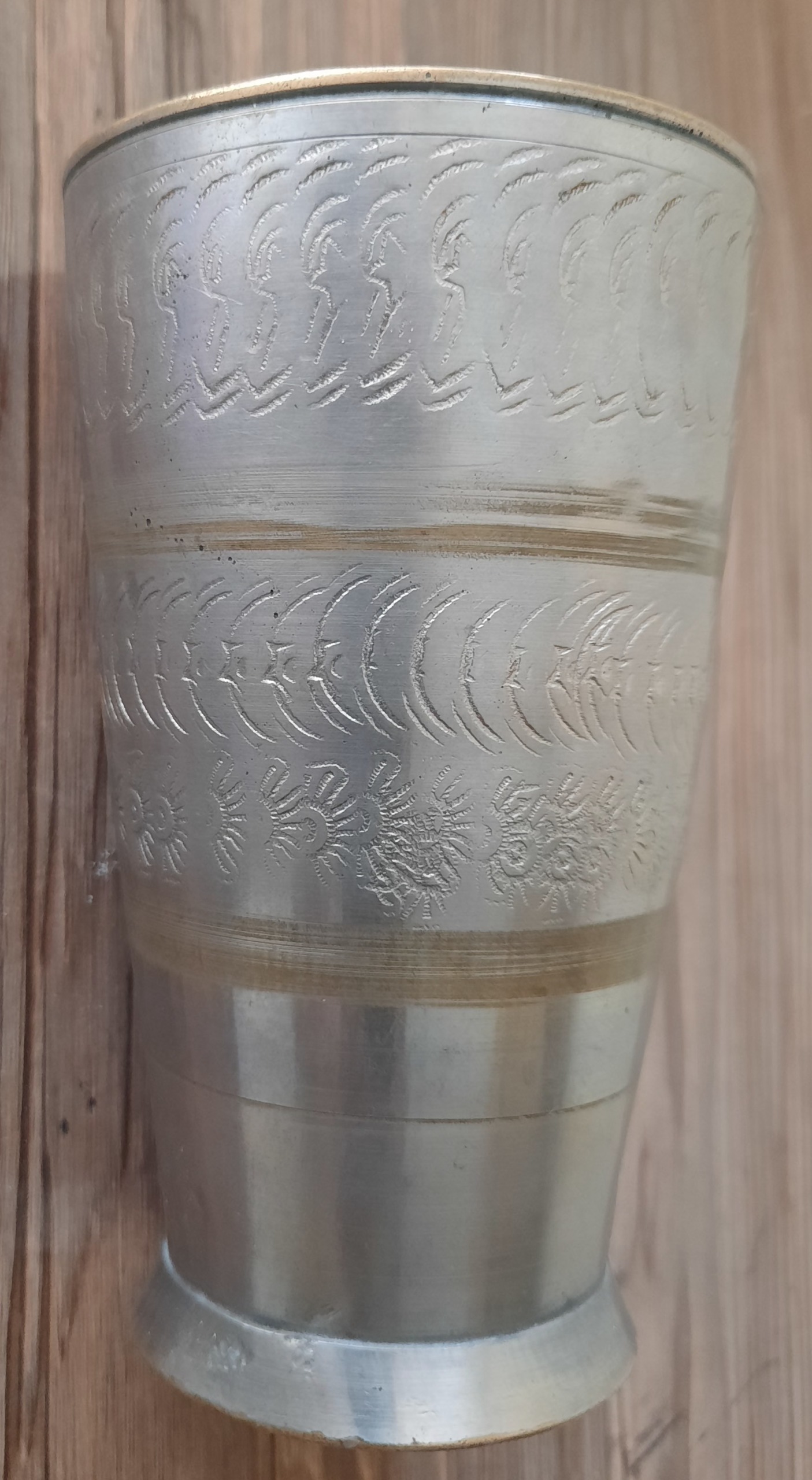 لیوان برنجی نقشدار