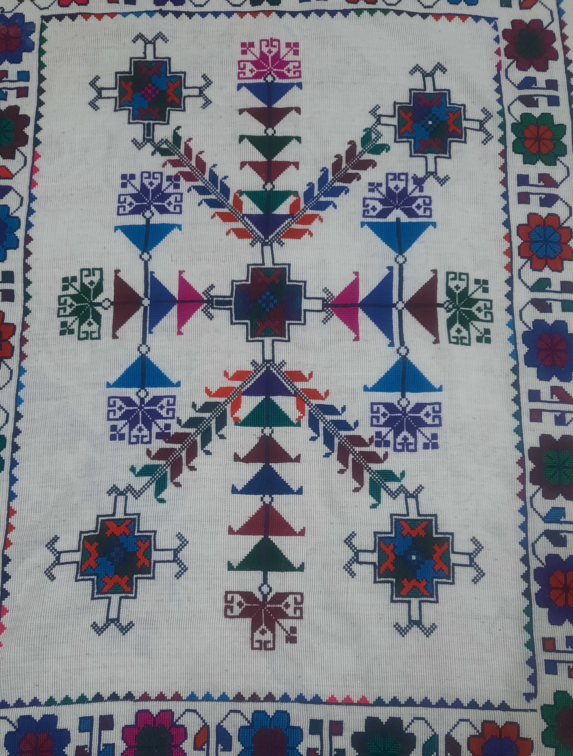 پرده گلدوزی قدیمی کاردست