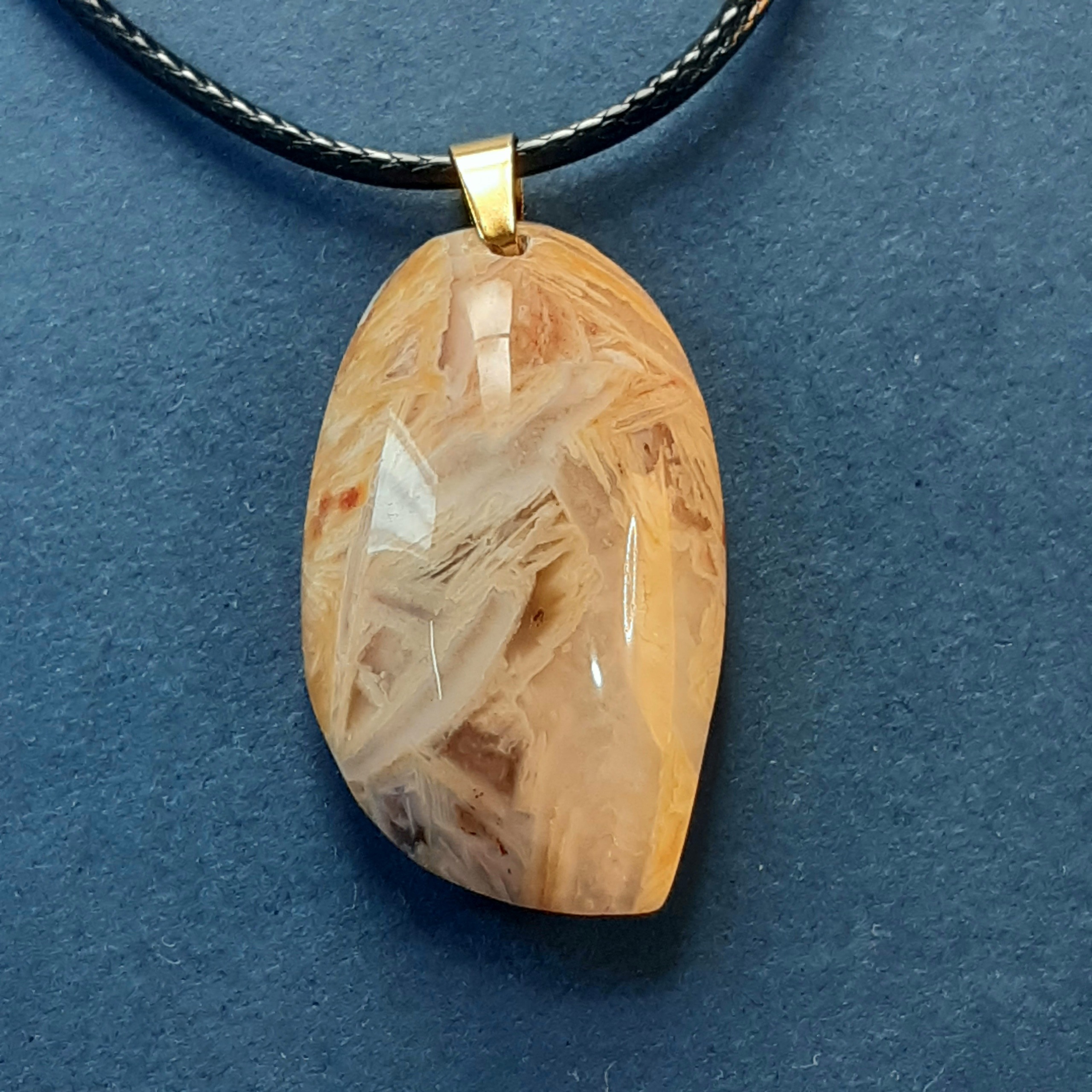 گردنبند عقیق رتایلی با خطوط درهم و زیبا