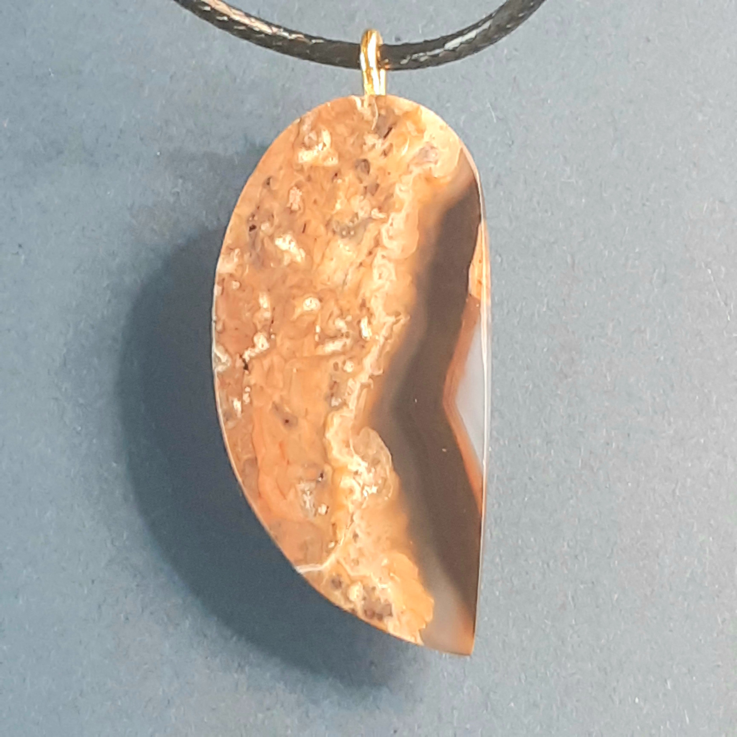 گردنبند عقیق خزه ایی ساحل شنی