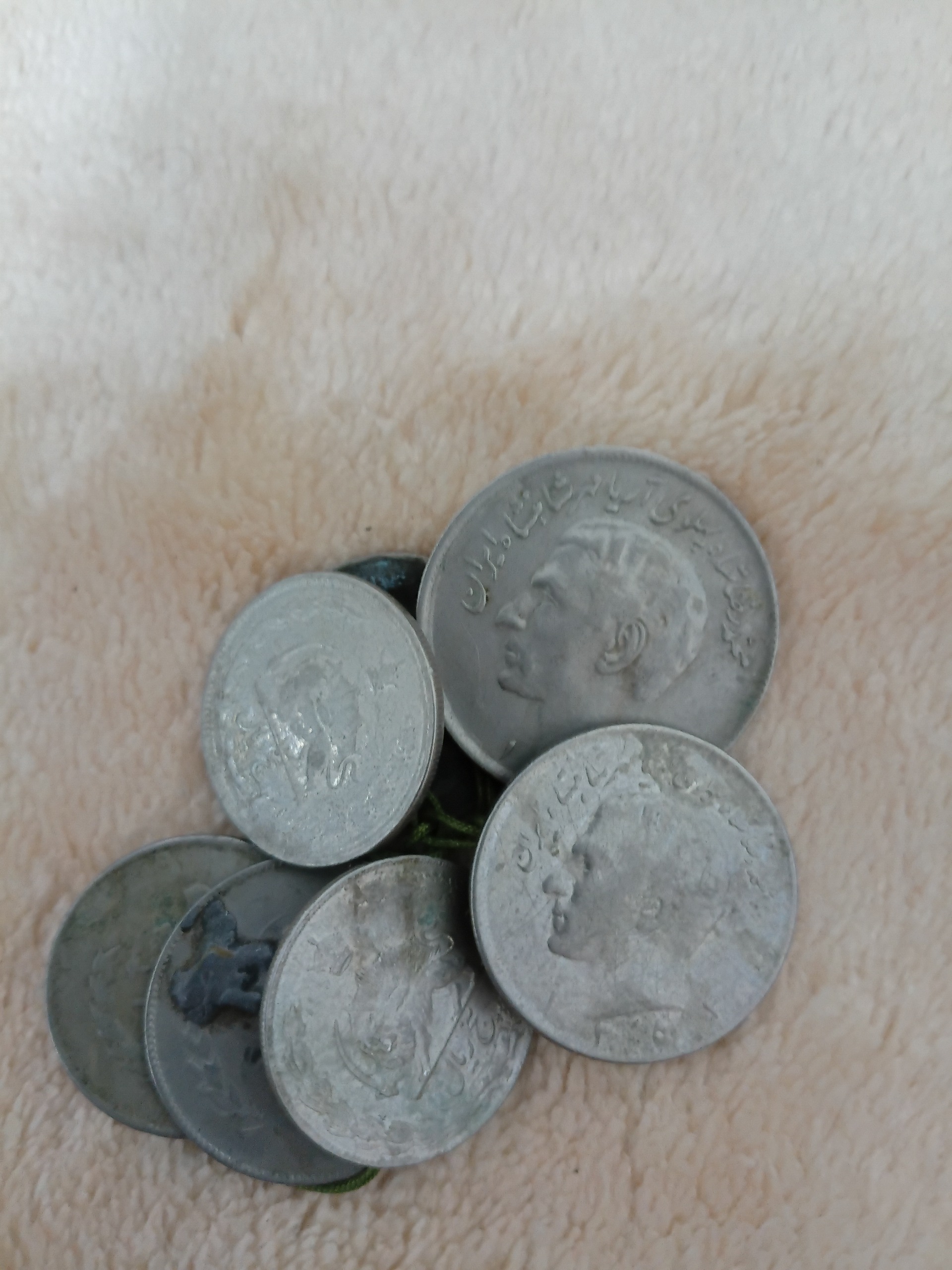 هفت دگمه سکه