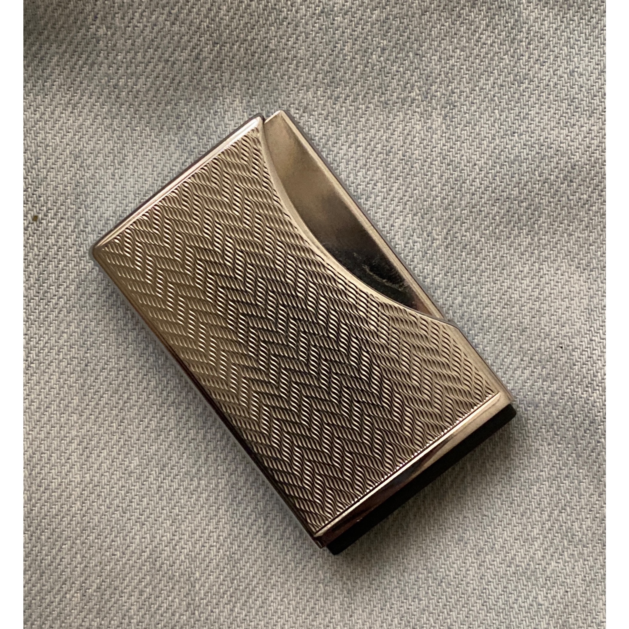 فندک بغل زن فلامین ایر