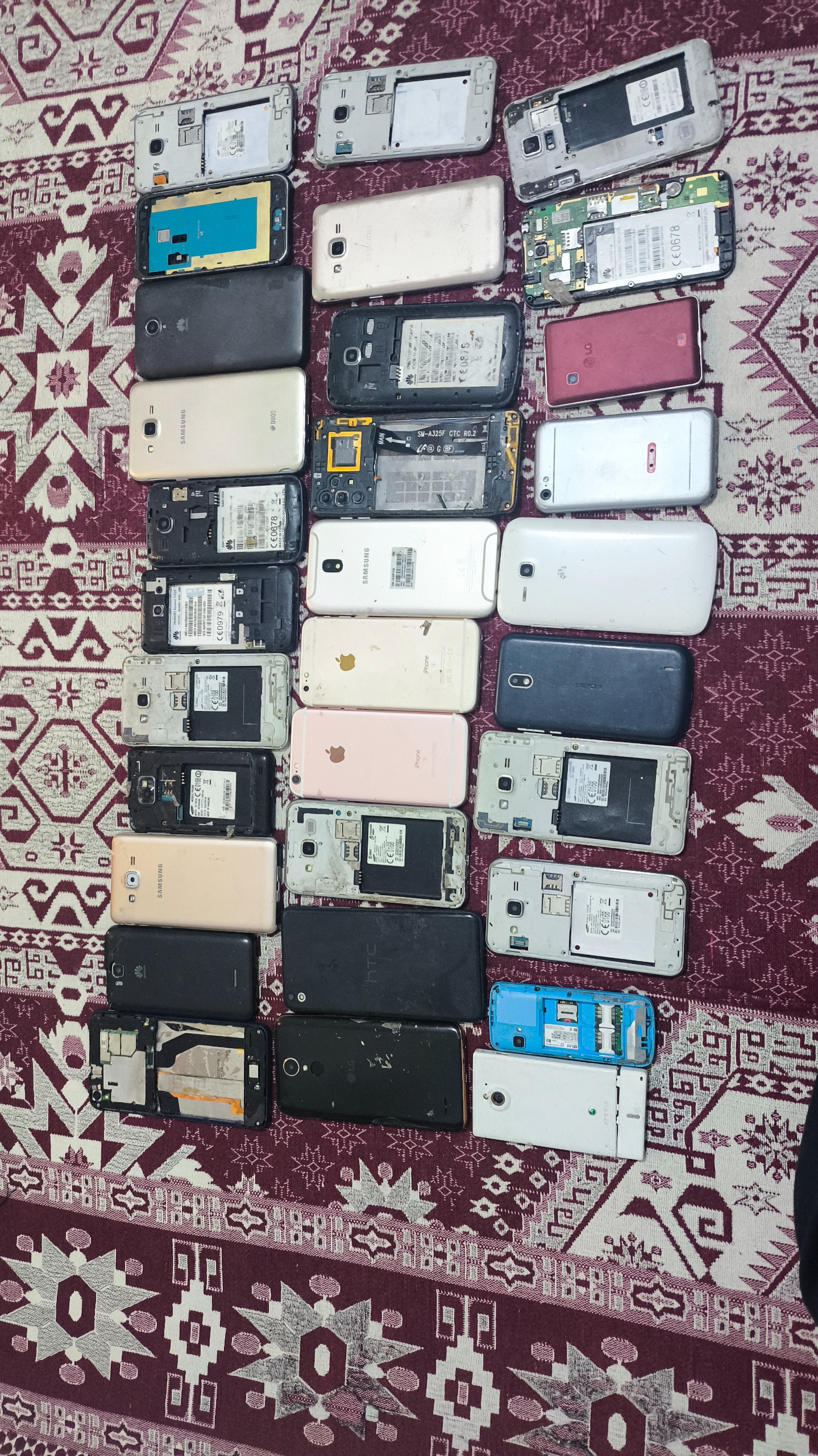 30عدد موبایل لمسی معیوب