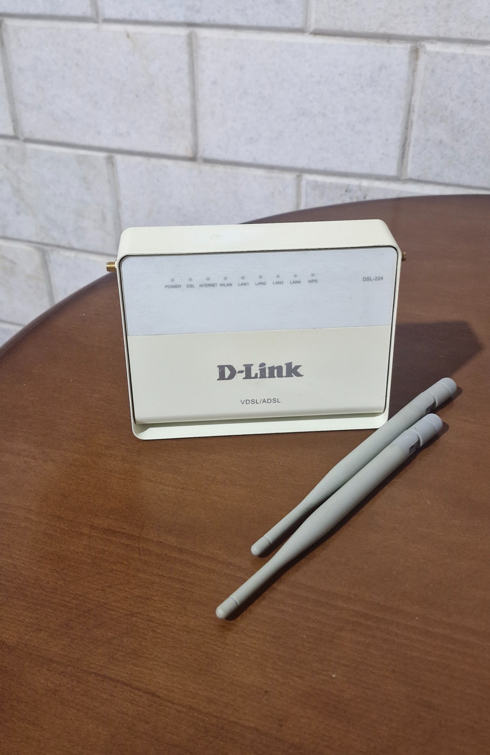 مودم وایفایی دو آنتنvdsl,adslدیلینک