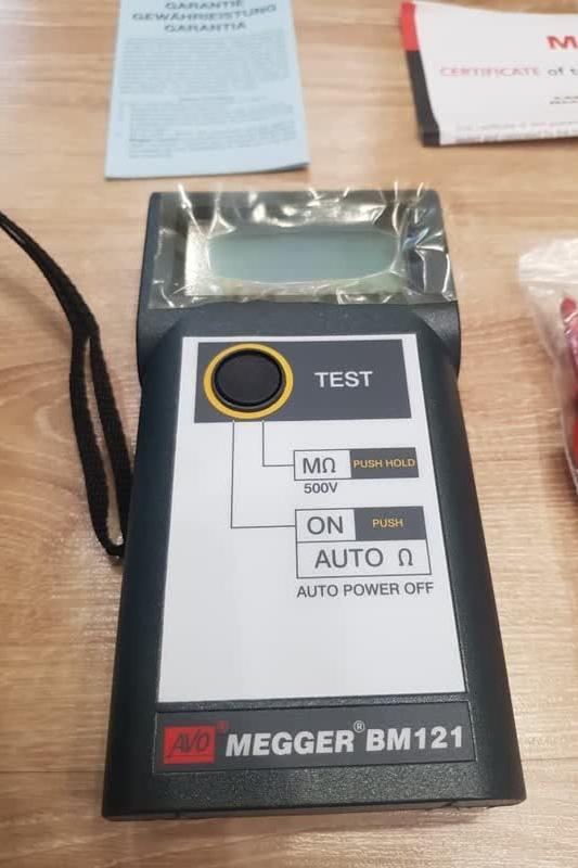 میگر Megger BM-121