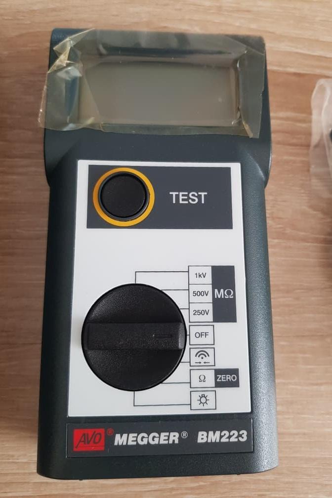 میگر تست عایقی 1 کیلوولتی Megger BM223