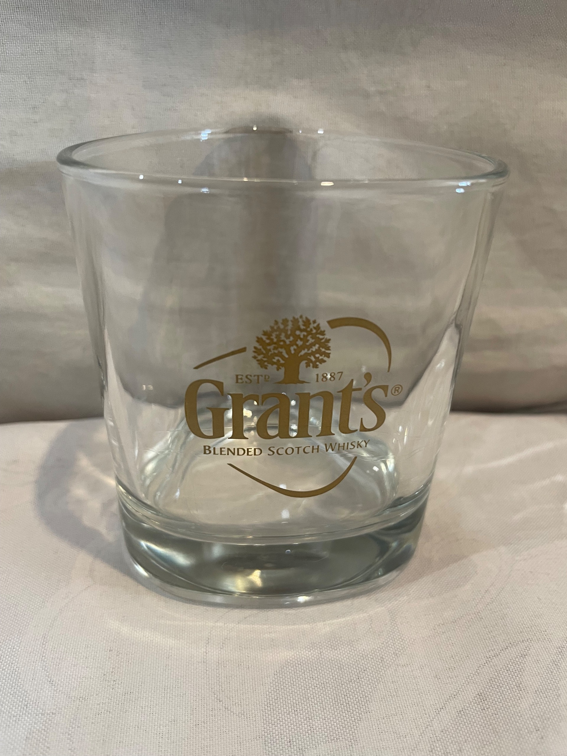 لیوان سه گوش گرنتس اصلی Grants