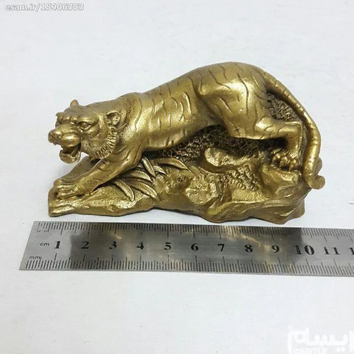 مجسمه ببر برنزی نماد سال تولد