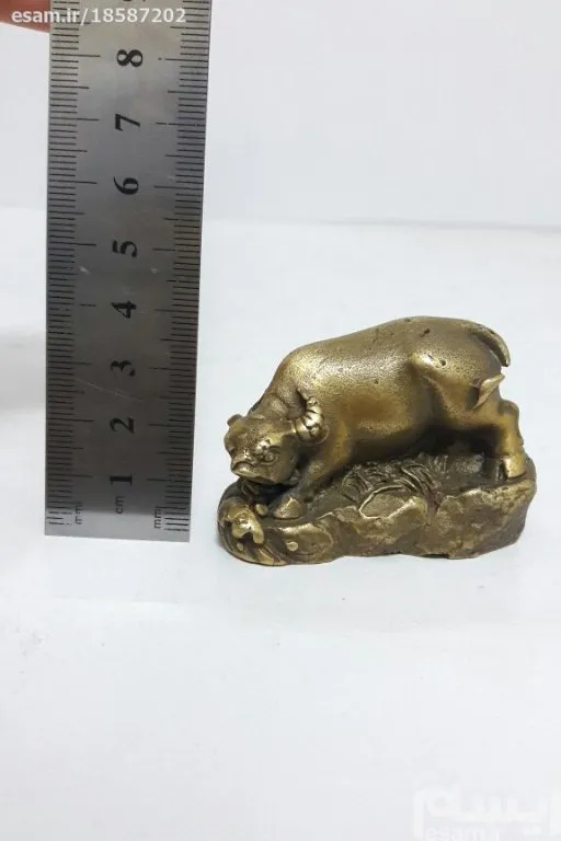 مجسمه گاو برنزی قدیمی کوچک