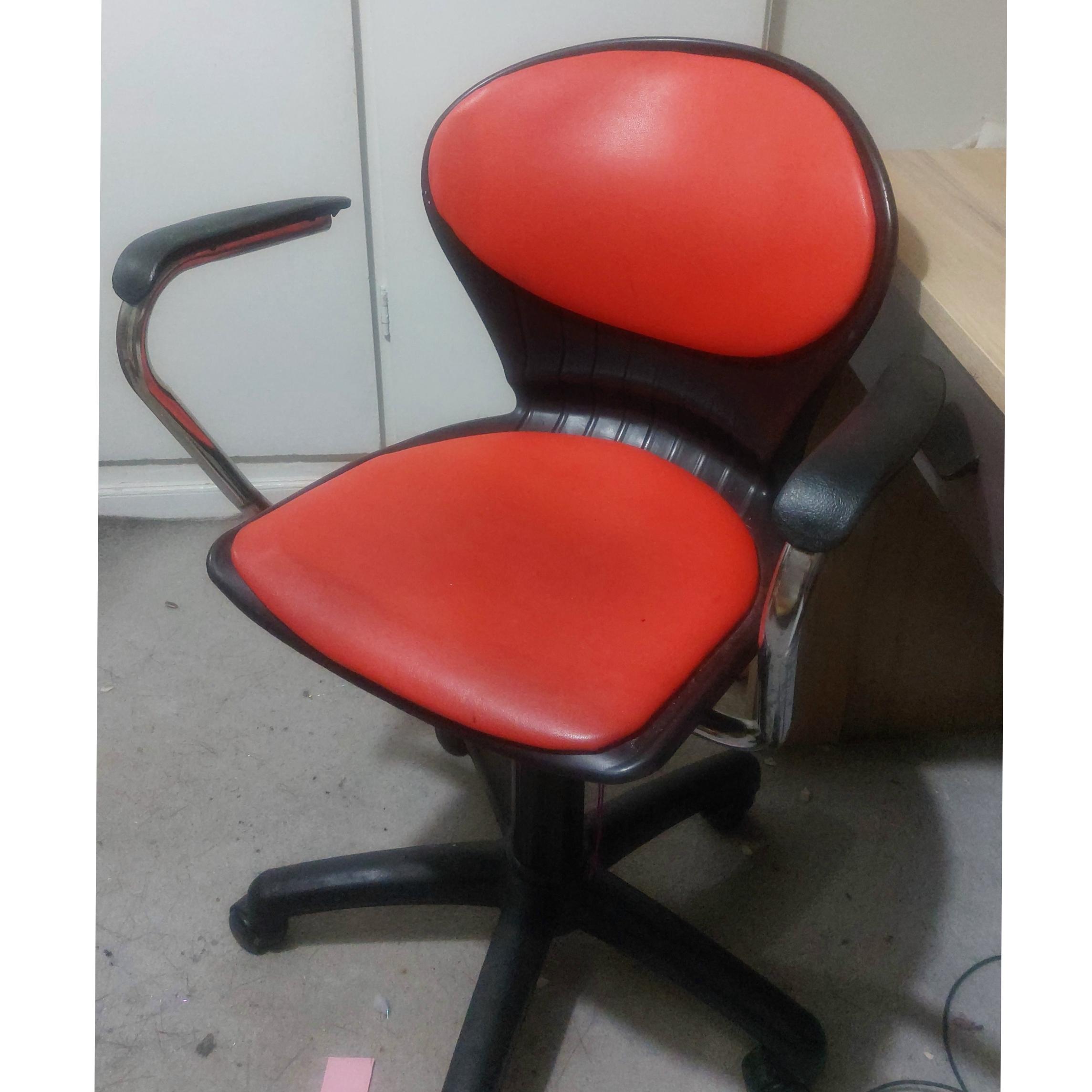 صندلی چرخان دانش آموز