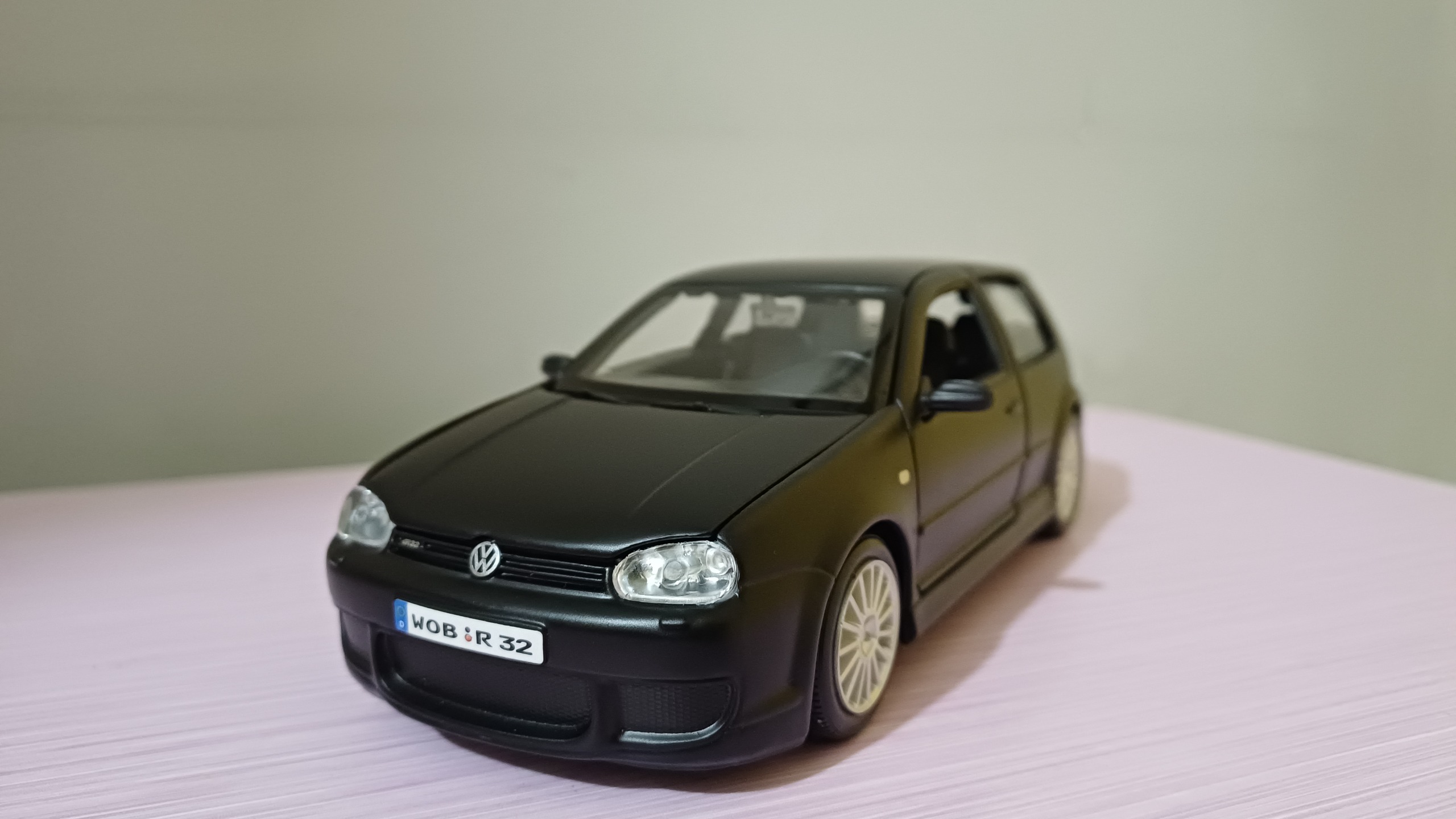Volkswagen R32 MK4 124 Maisto