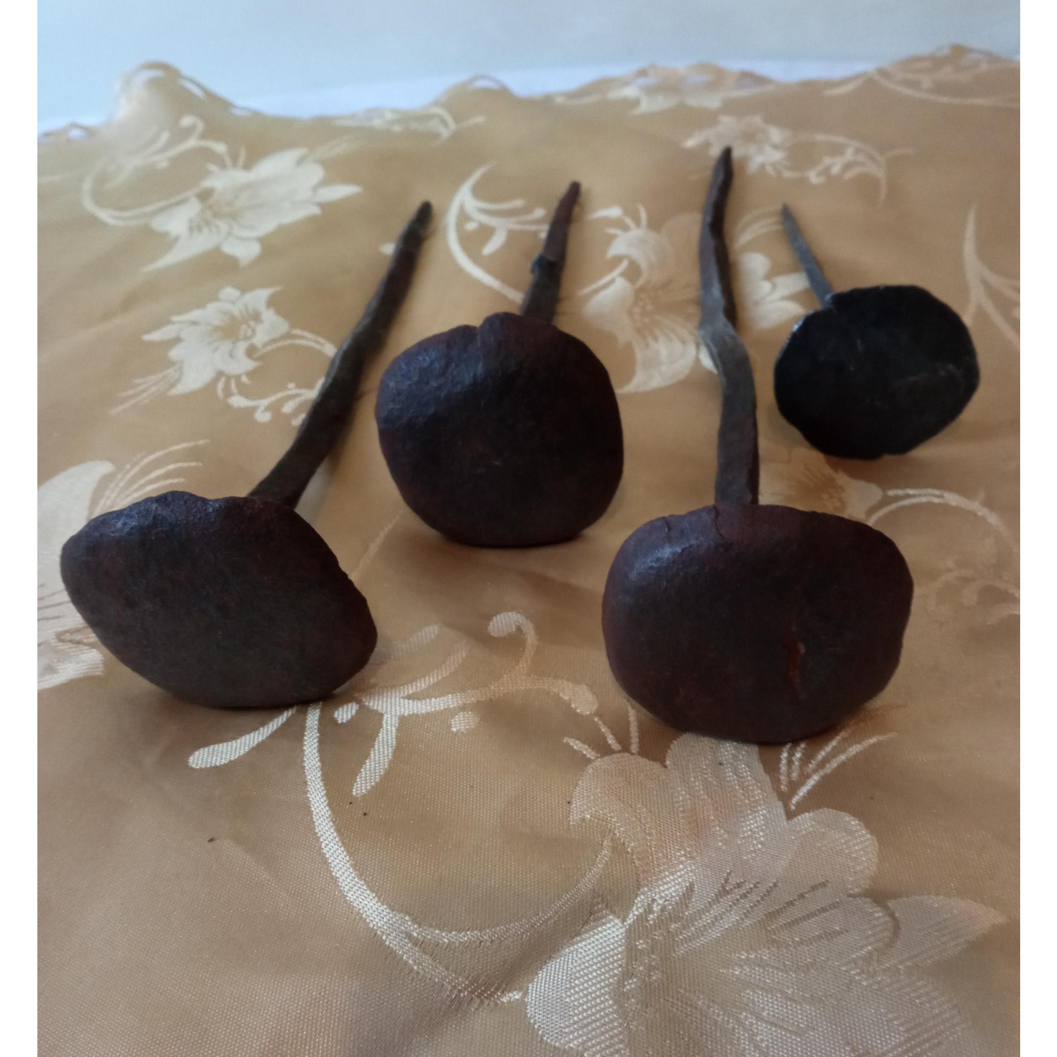 چهار عدد گل میخ قدیمی