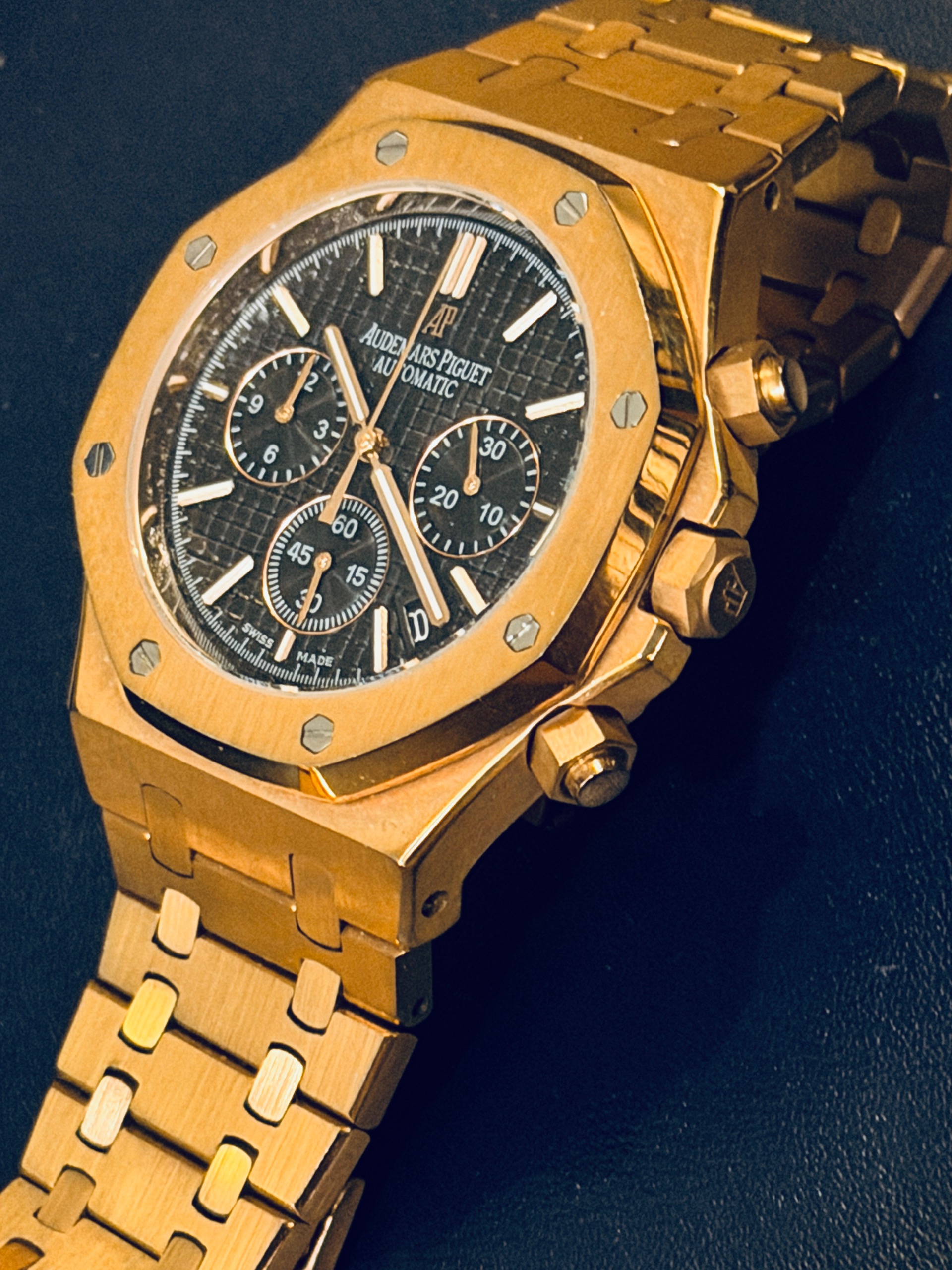 ساعت اُدمار پیگه (Royal Oak) موتور سوئیسی