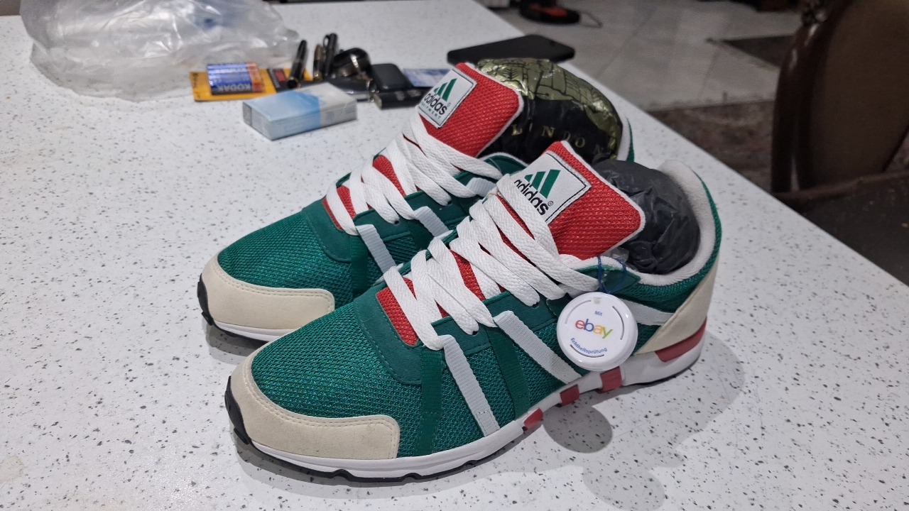 کتونی آدیداس تاکسی سبز افسانه ای