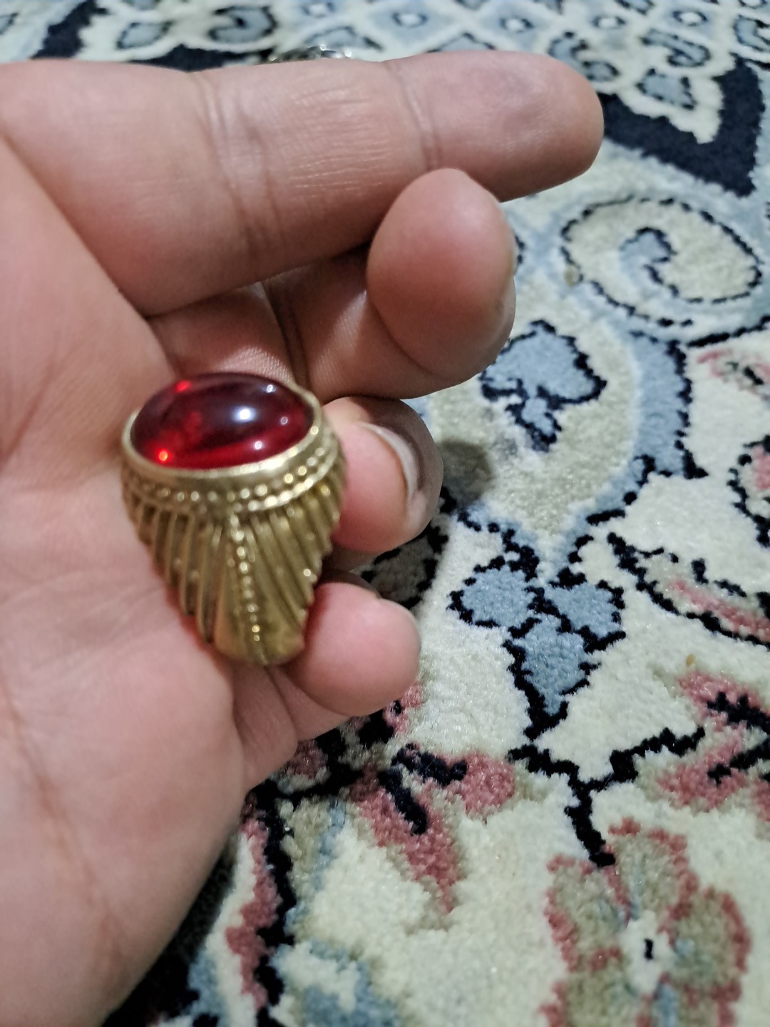 یک جفت انگشتر سرخ زیبا