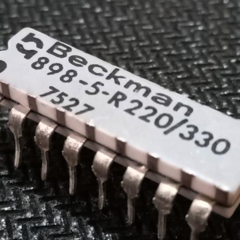 آرایه مقاوت Beckman 898-5-R220330 کلکسیونی