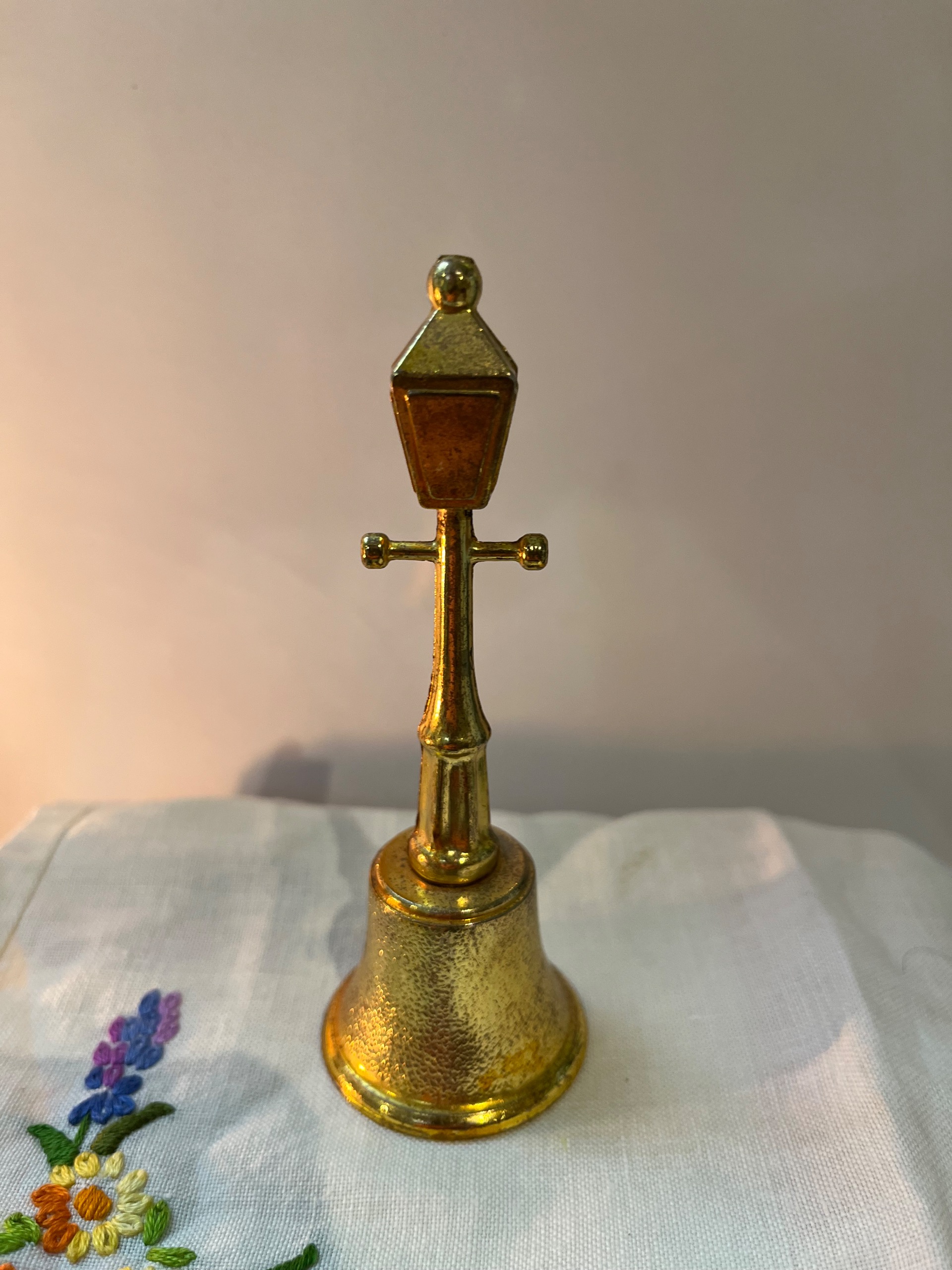 زنگوله قدیمی فلزی