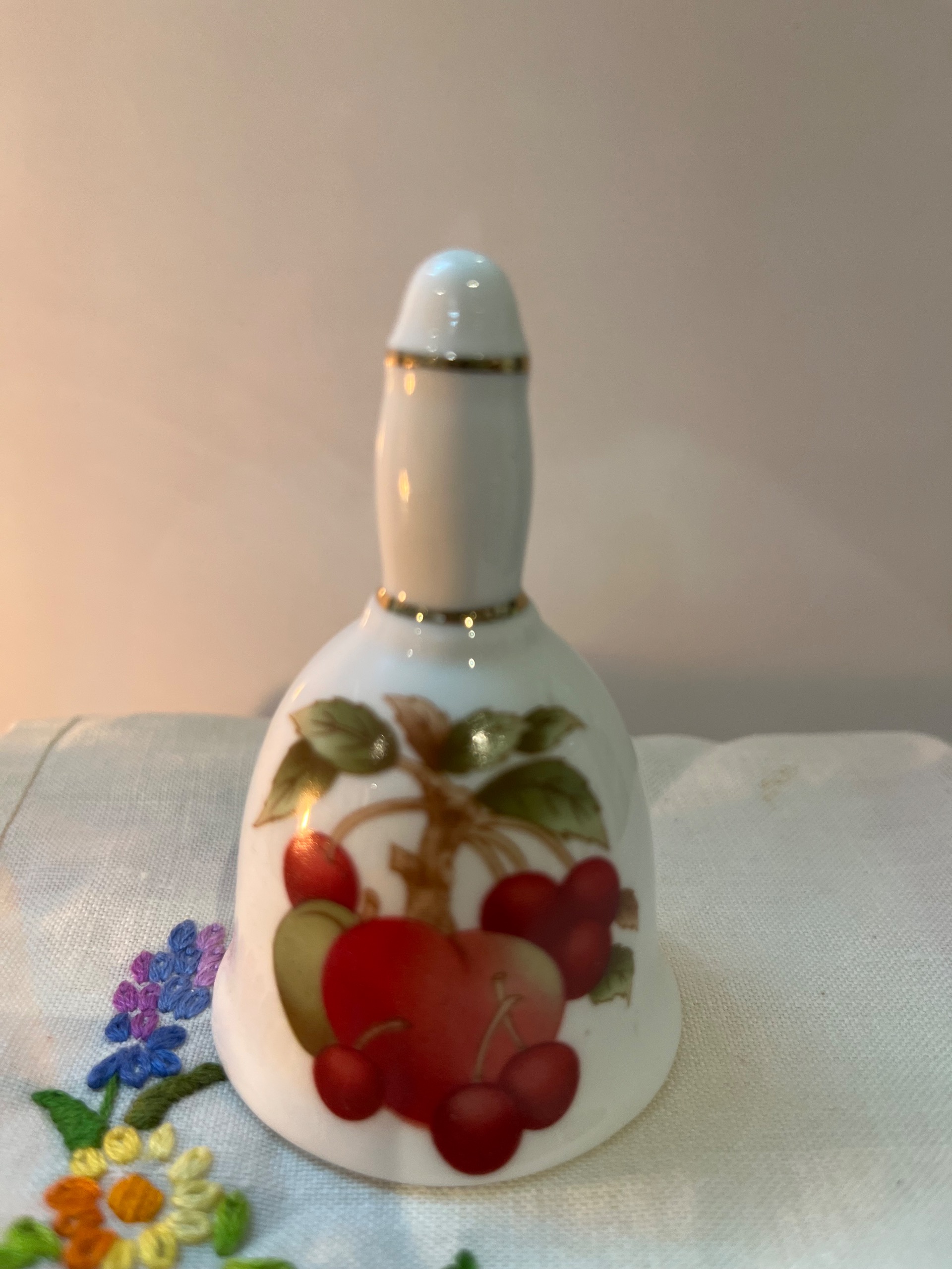 زنگوله قدیمی مینیاتوری اروپایی