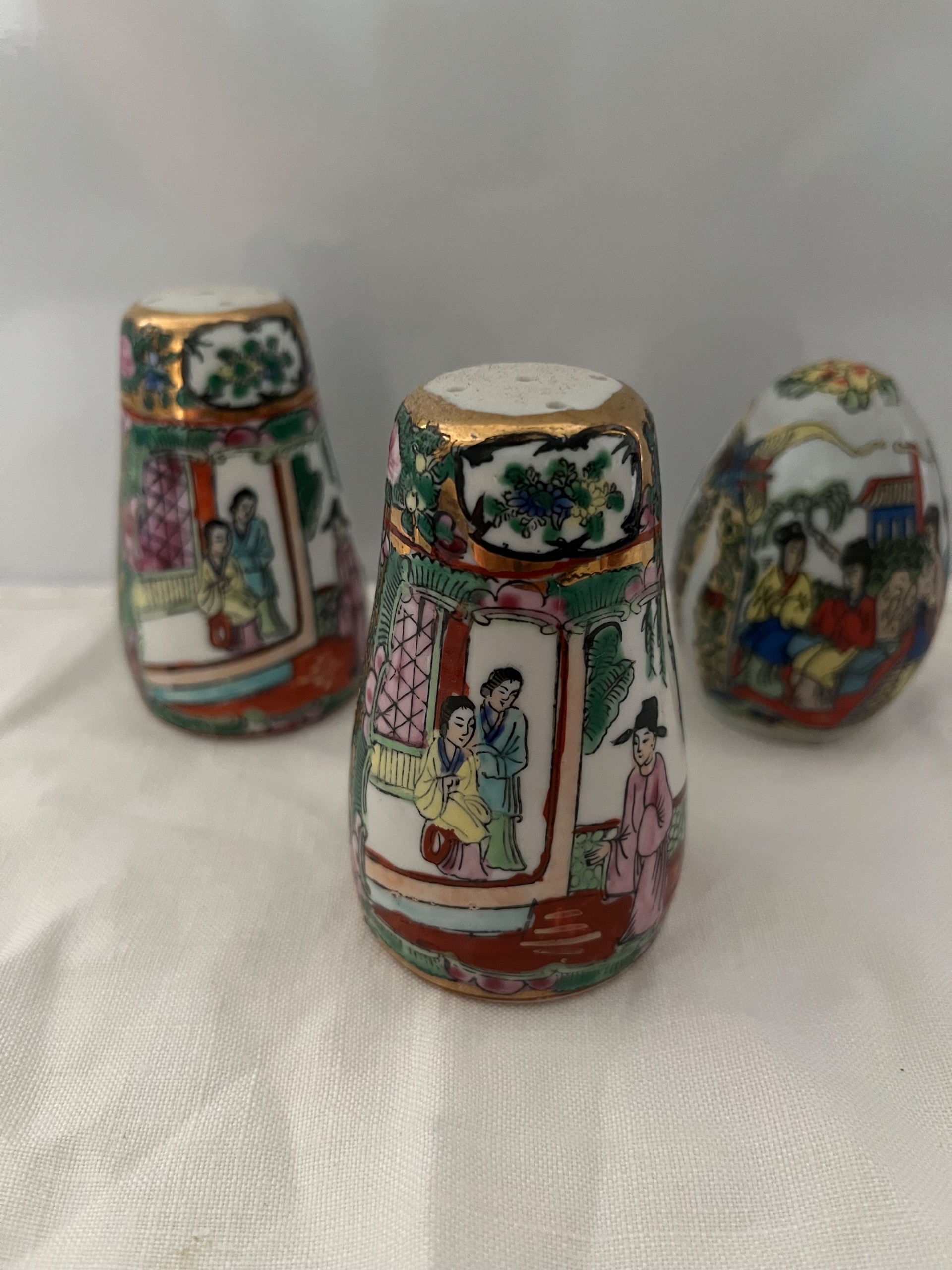 نمکدان قدیمی با طرح گل مرغی 3 عدد