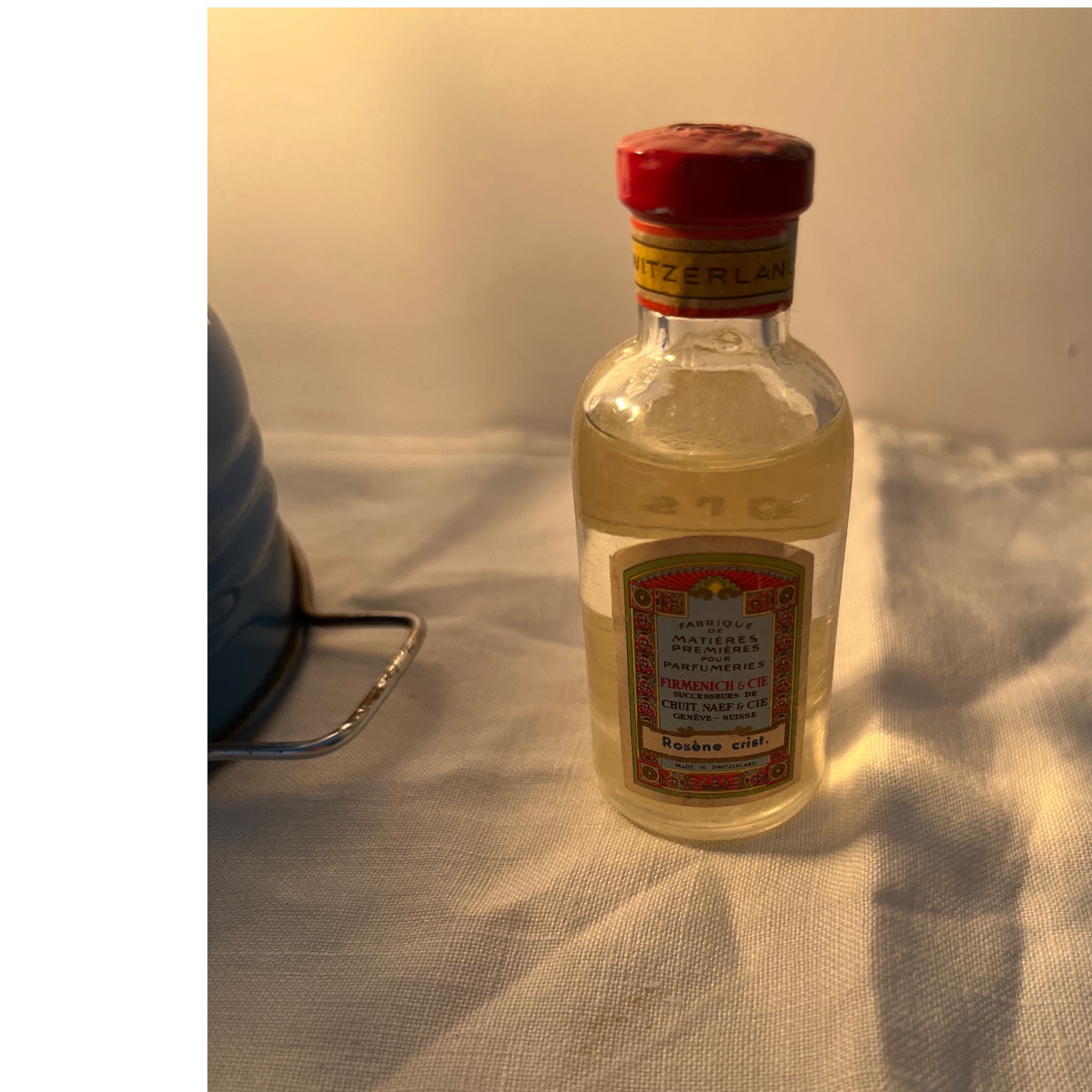 عطر قدیمی سوئیسی