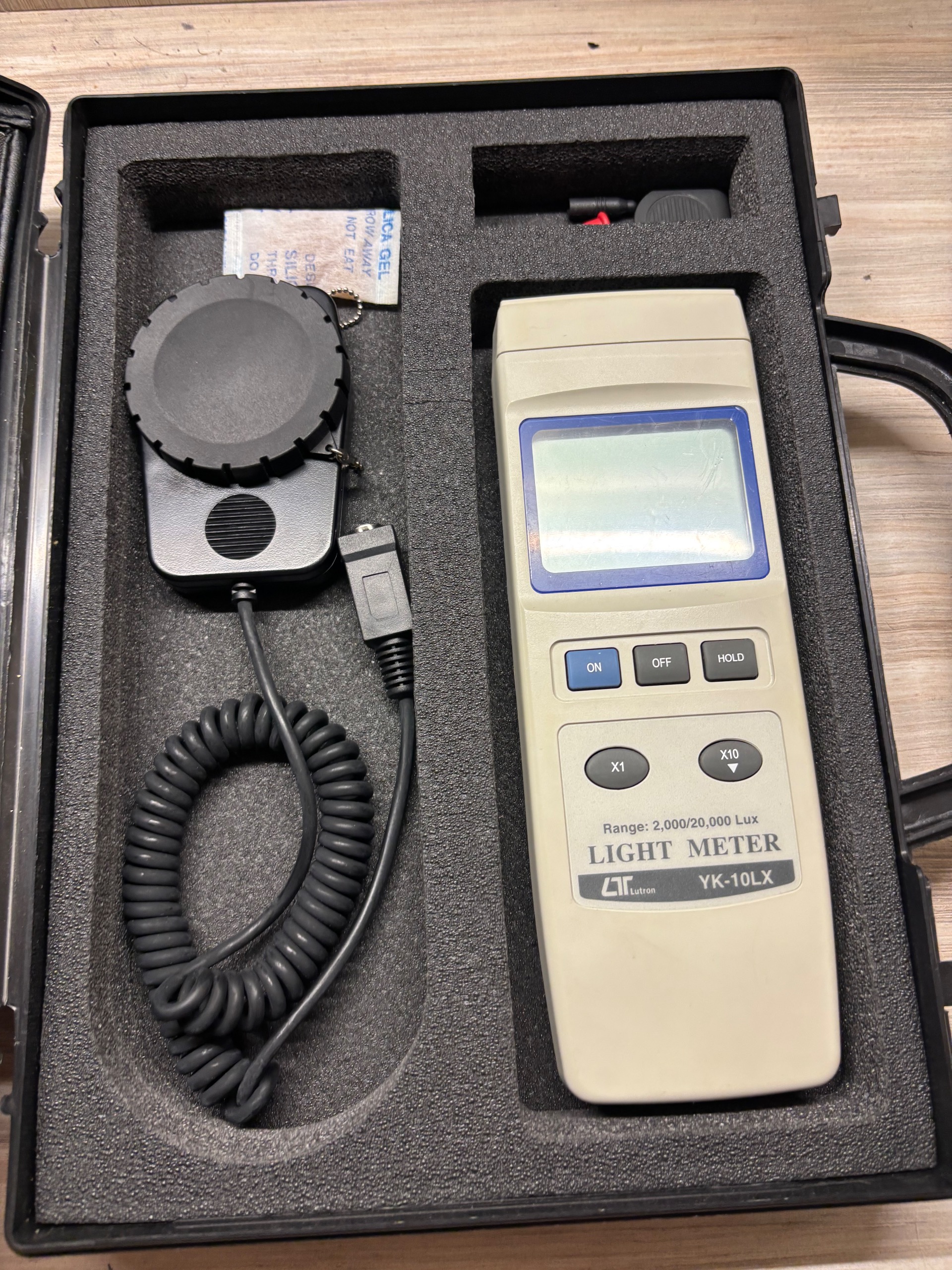 نور سنج / لوکس متر دیجیتالLutron YK-10LX