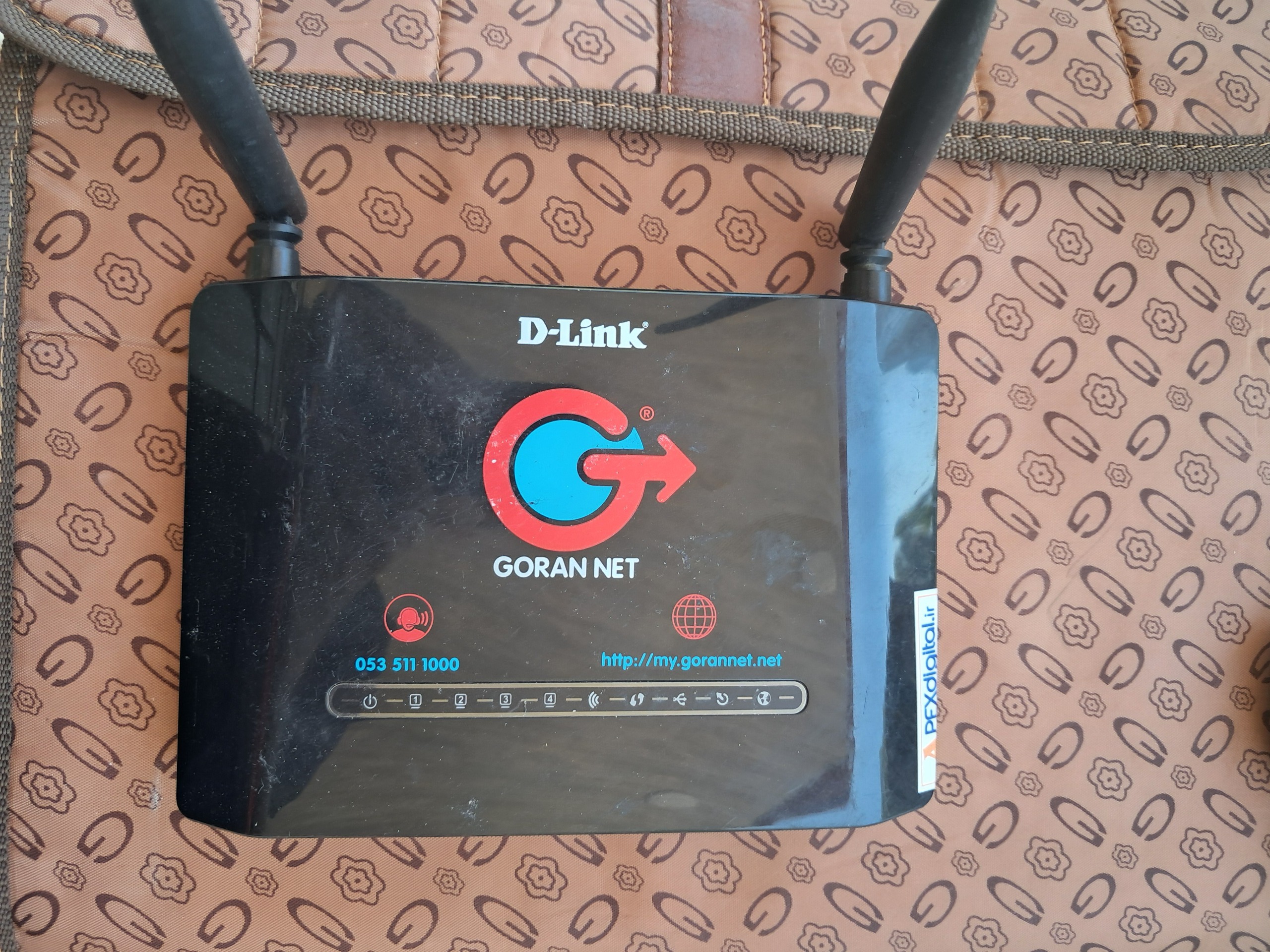 مودم قدیمی همه چراغ ها و دستگاه سالم