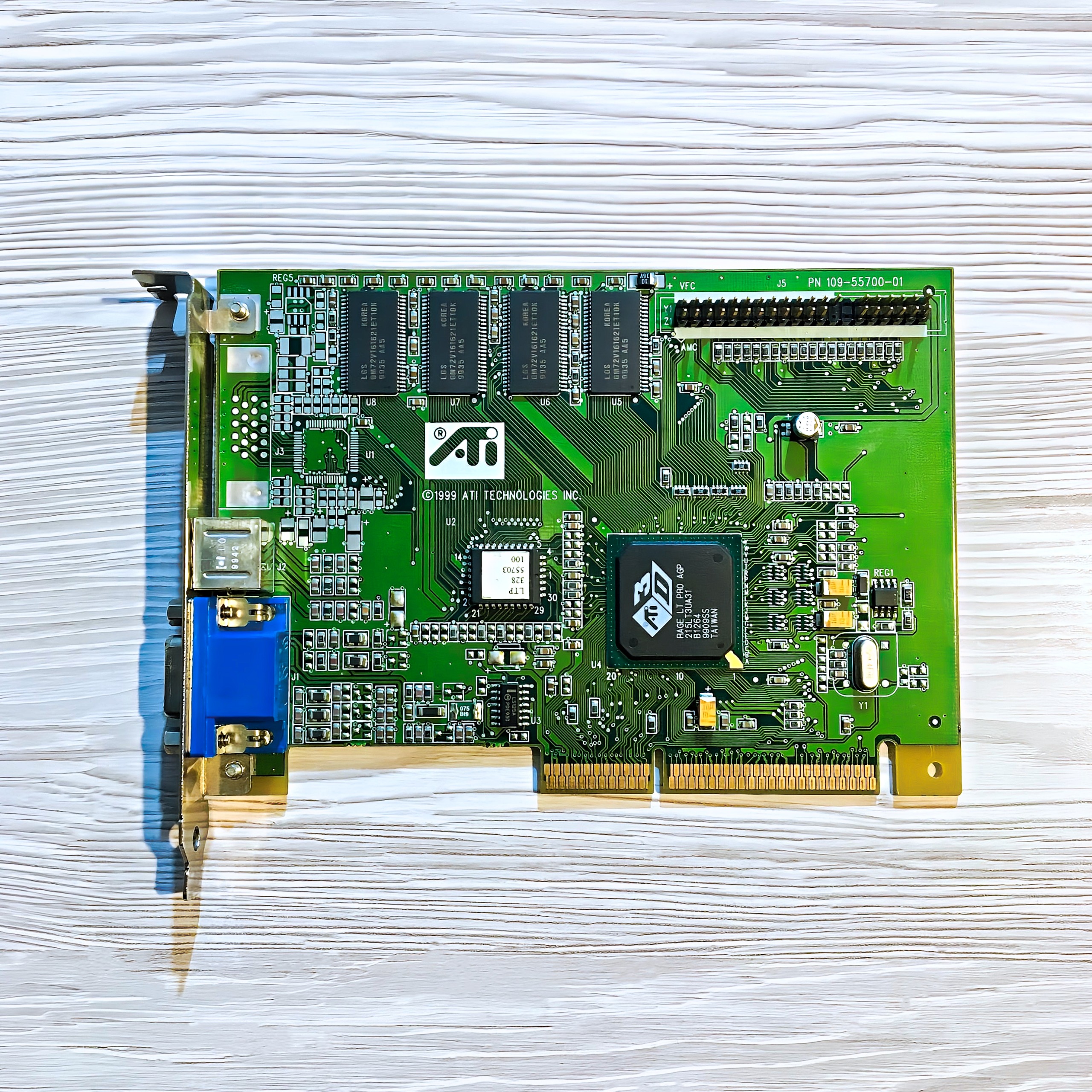 کارت گرافیک ATi Rage LT Pro 8MB AGP © 1999