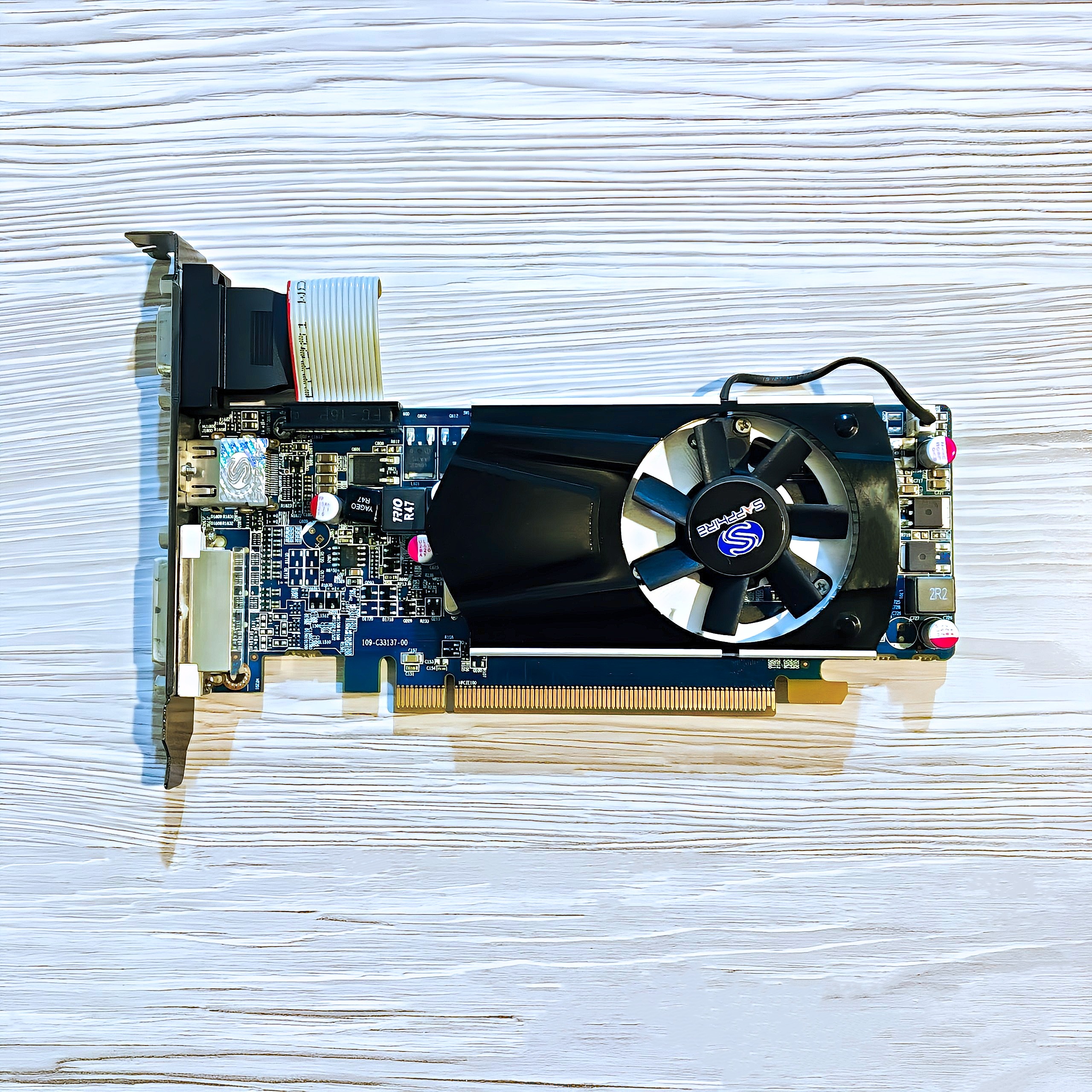 کارت گرافیک Sapphire Radeon HD 6570 1GB GDDR3