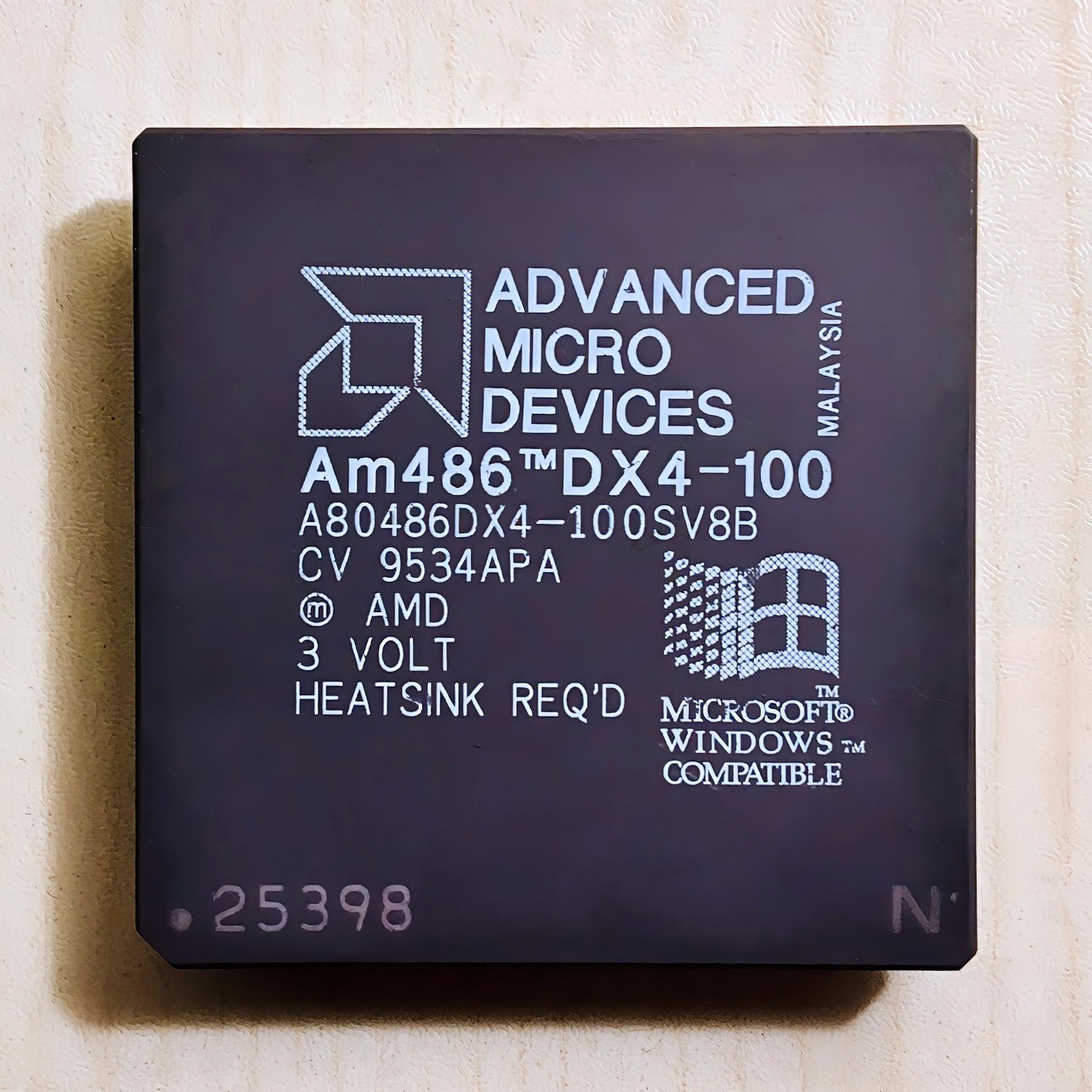 سی پی یو AMD Am486 DX4-100 MHz © 1995