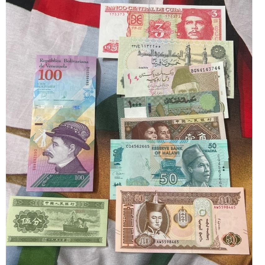 تعدادی اسکناس خارجی بانکی