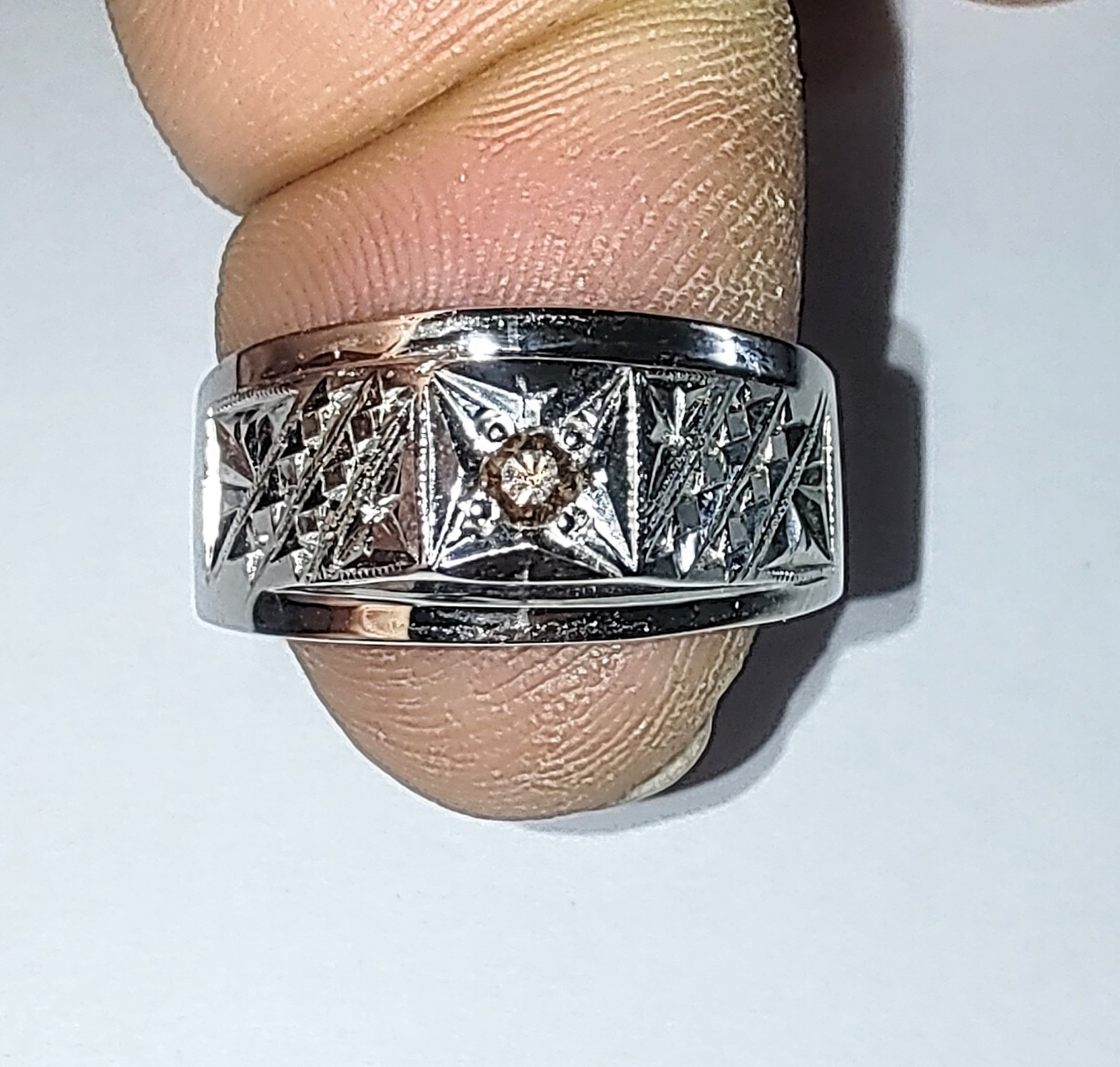 انگشتر دستساز الماس