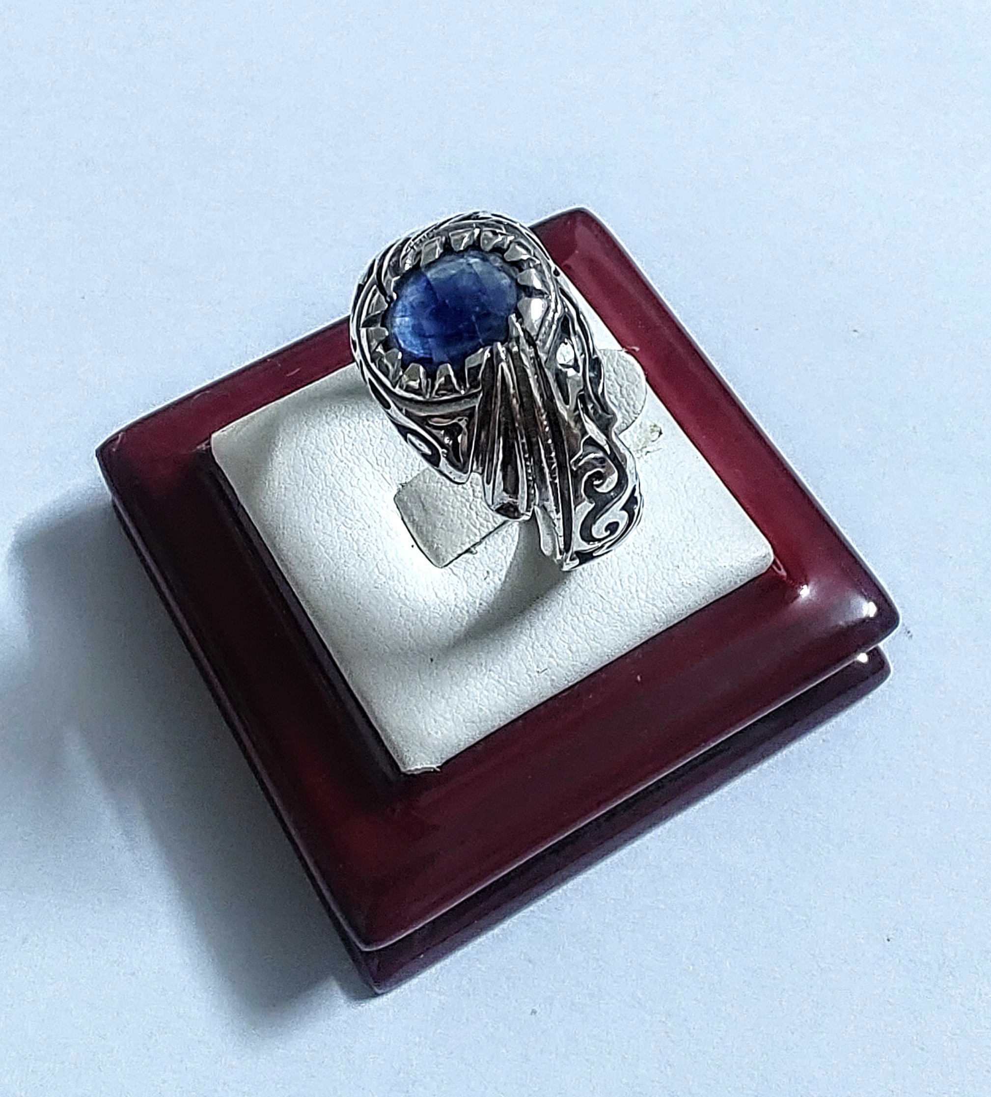 انگشتر یاقوت کبود