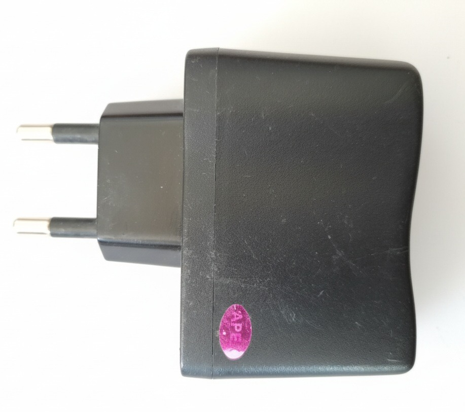 شارژر مسافرتی اصلی - آداپتور 5 ولت و 800 میلی آمپر