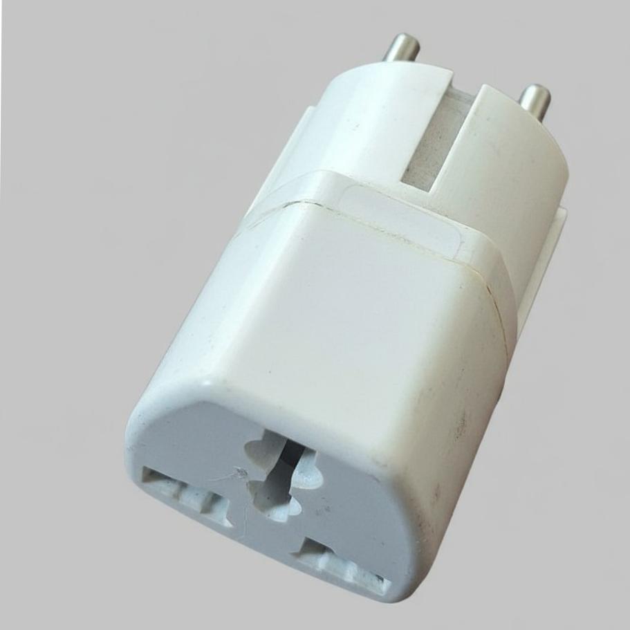 مبدل برق دوشاخه مسافرتی یونیورسال