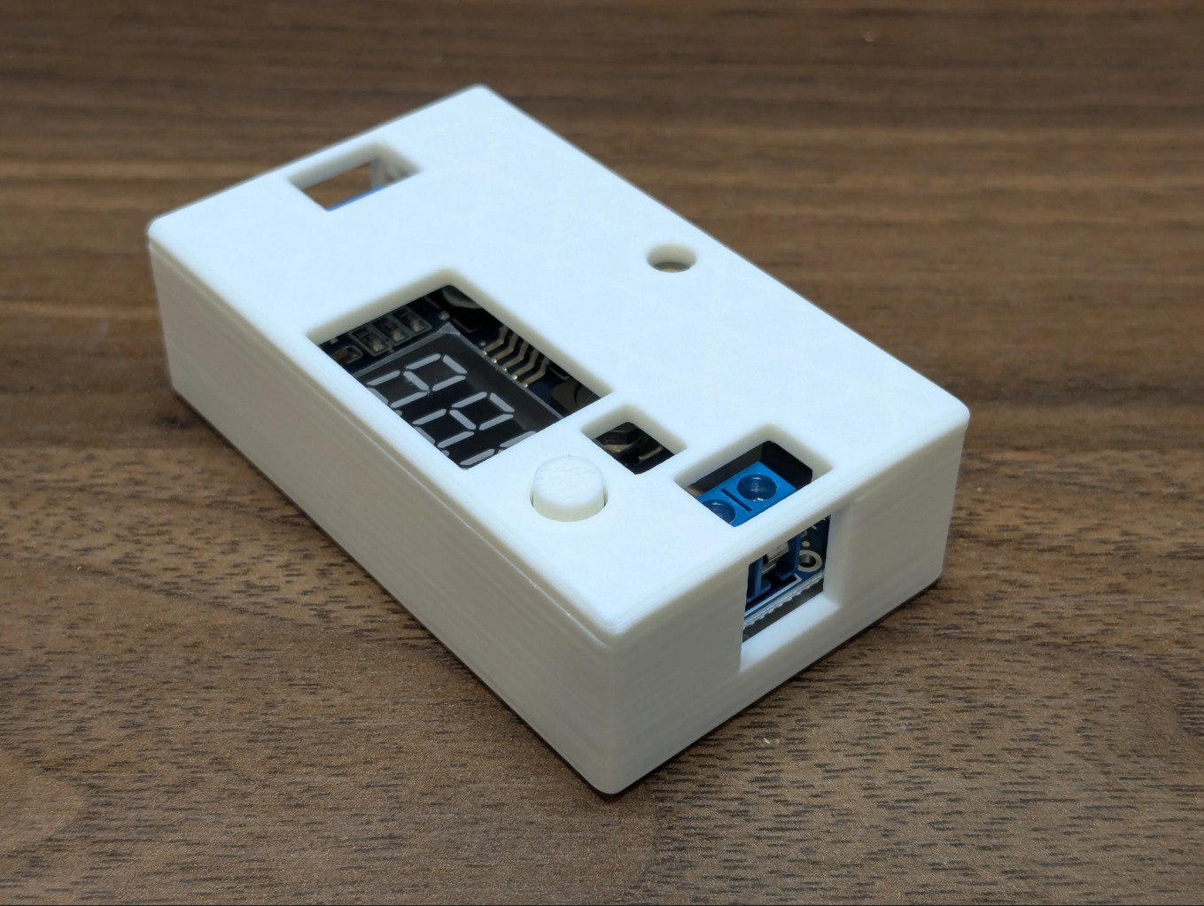 باکس ماژول کاهنده LM2596 با صفحه نمایش ولتاژ