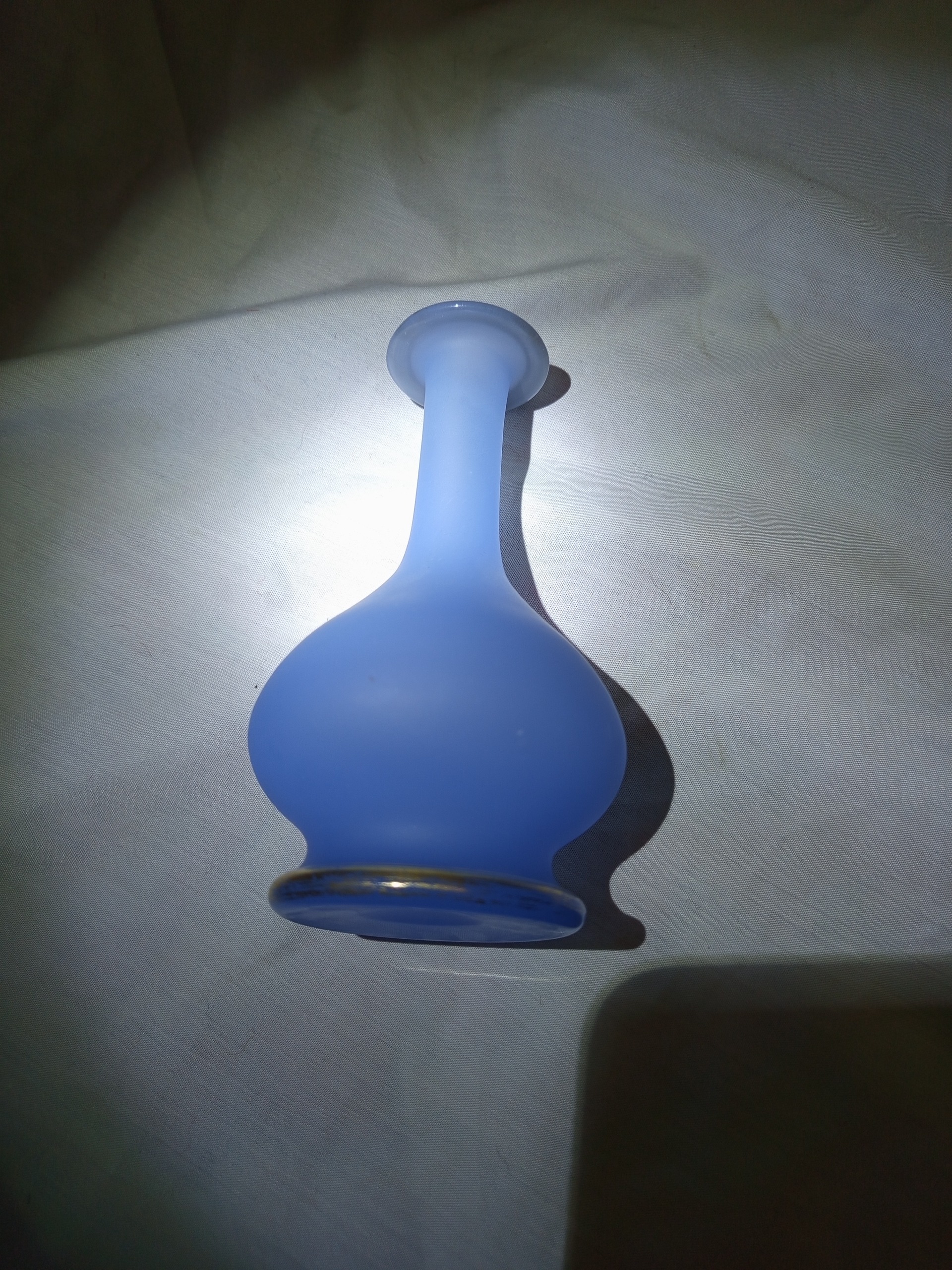 گلدان قدیمی کوچک از جنس اوپالین سالم