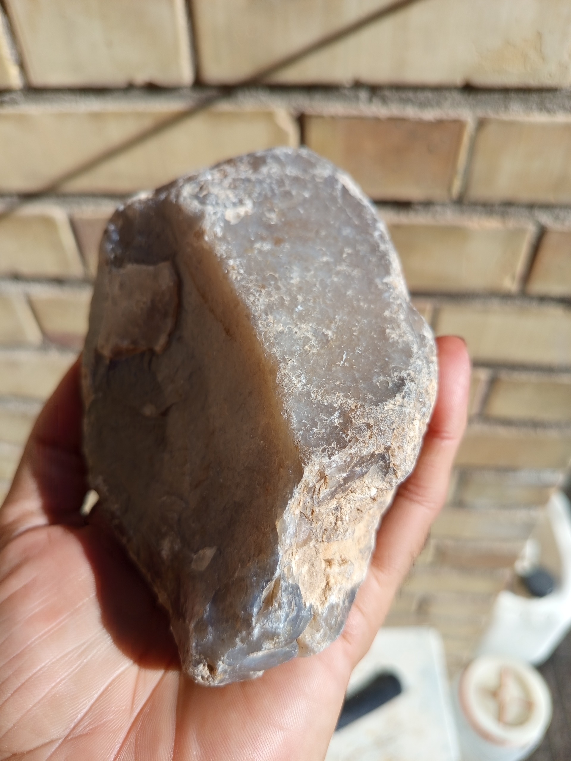یک قطعه سنگ عقیق راف طوسی به وزن955 گرم