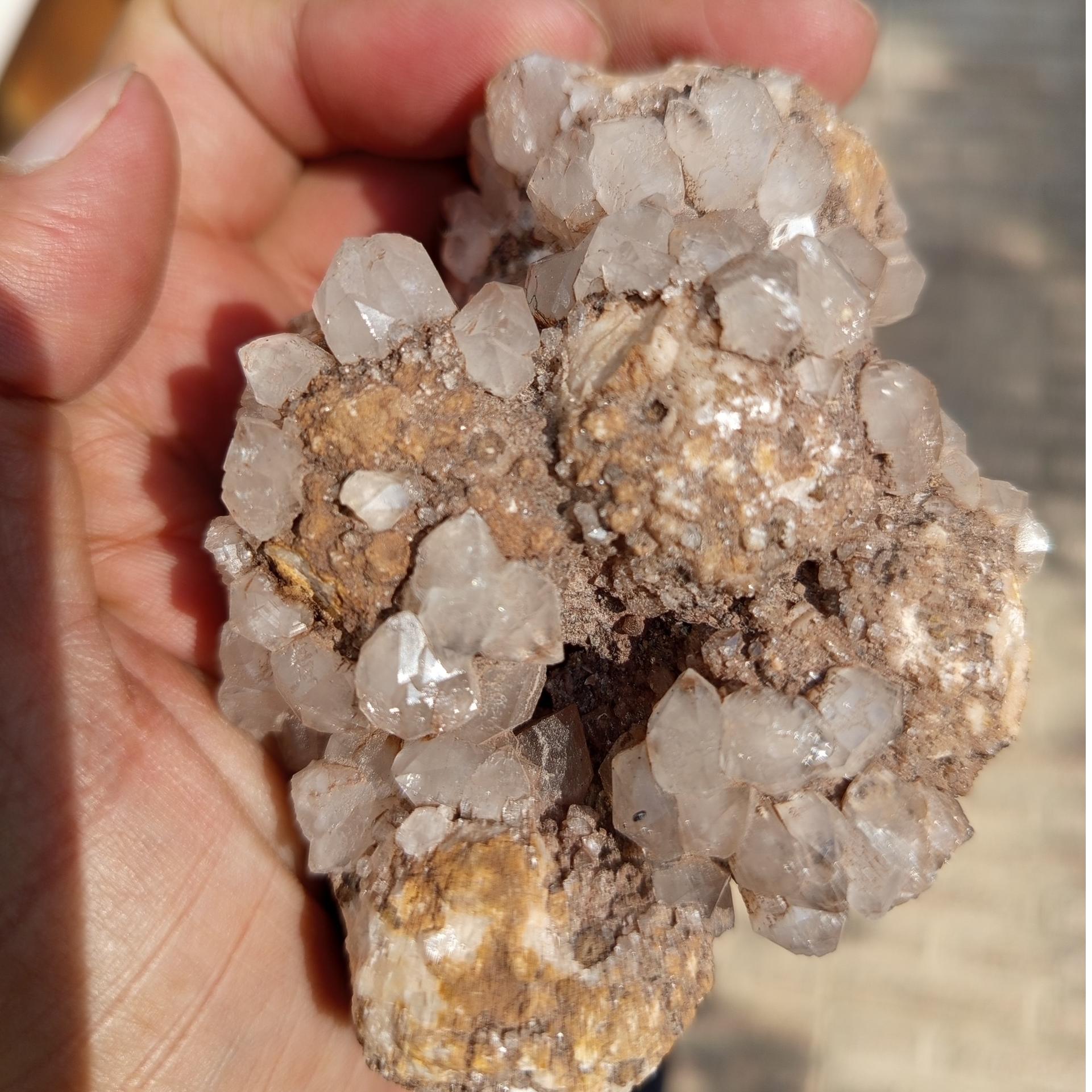 یک قطعه سنگ کوارتز زیبا و قشنگ