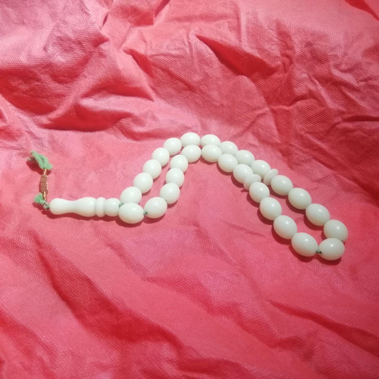 تسبیح سنگ شب تاب دانه درشت 28 تایی کد 9090