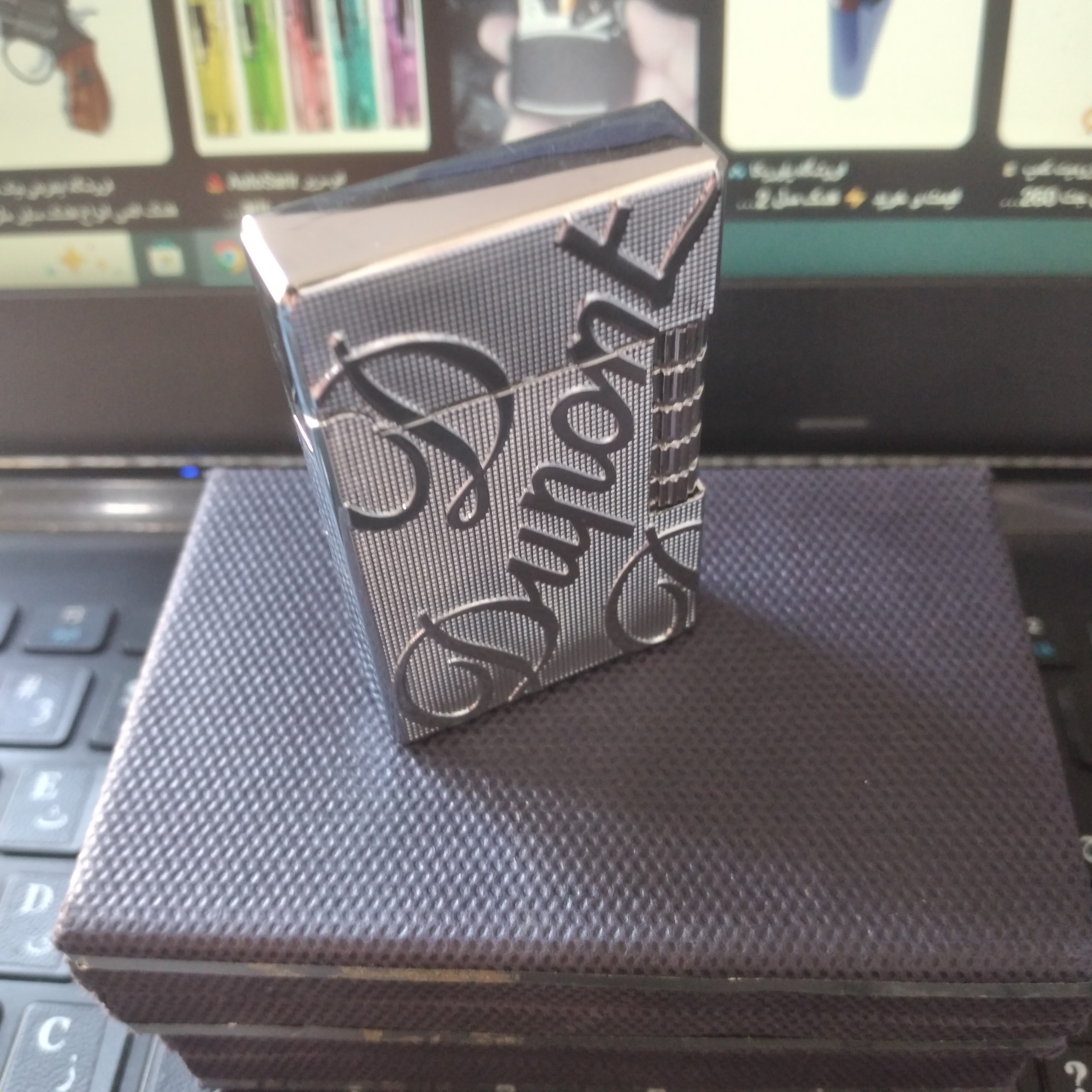 فندک گازی بغل زن همراه جعبه