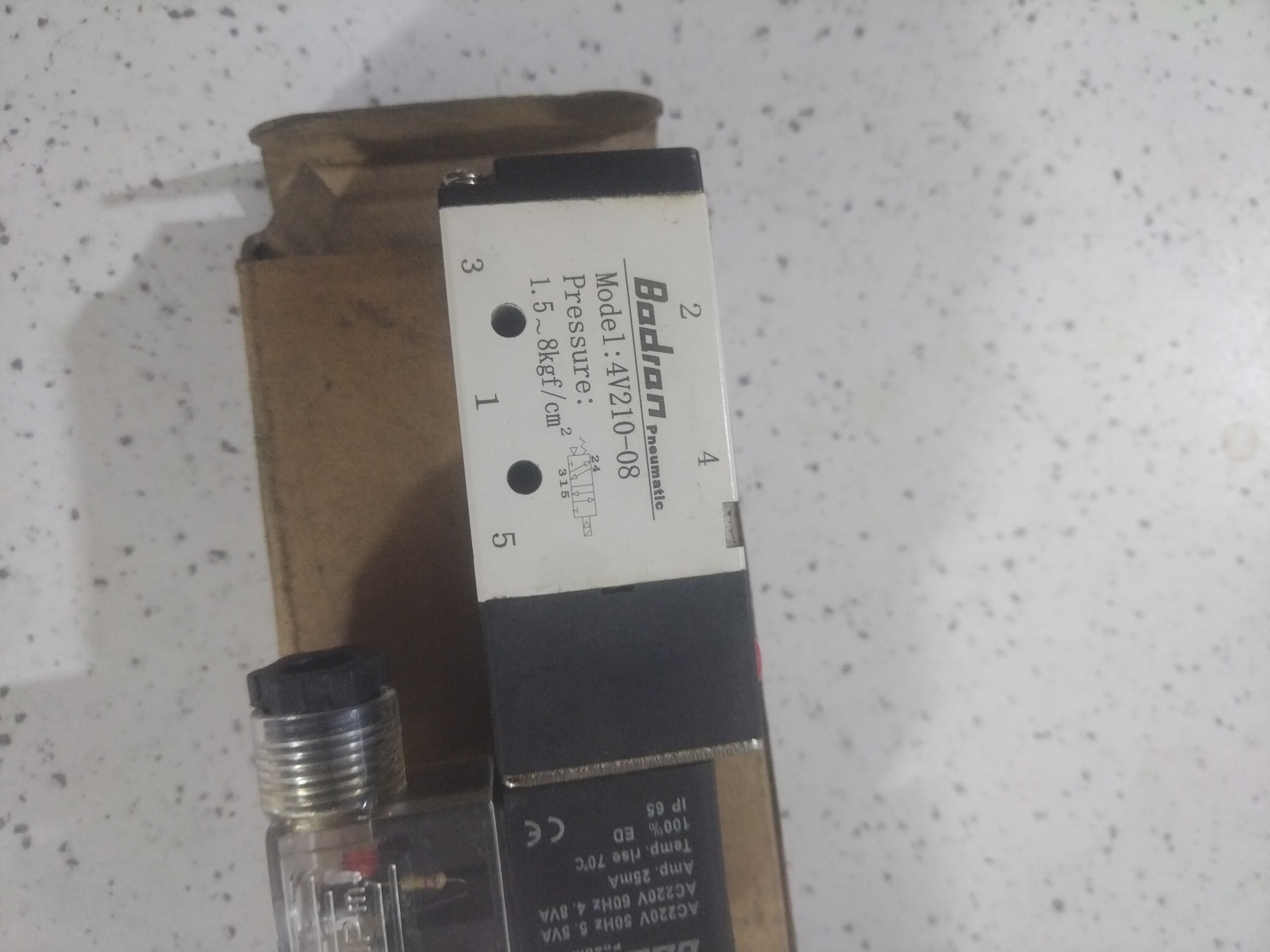 شیر برقی پنوماتیک 4v-210-08