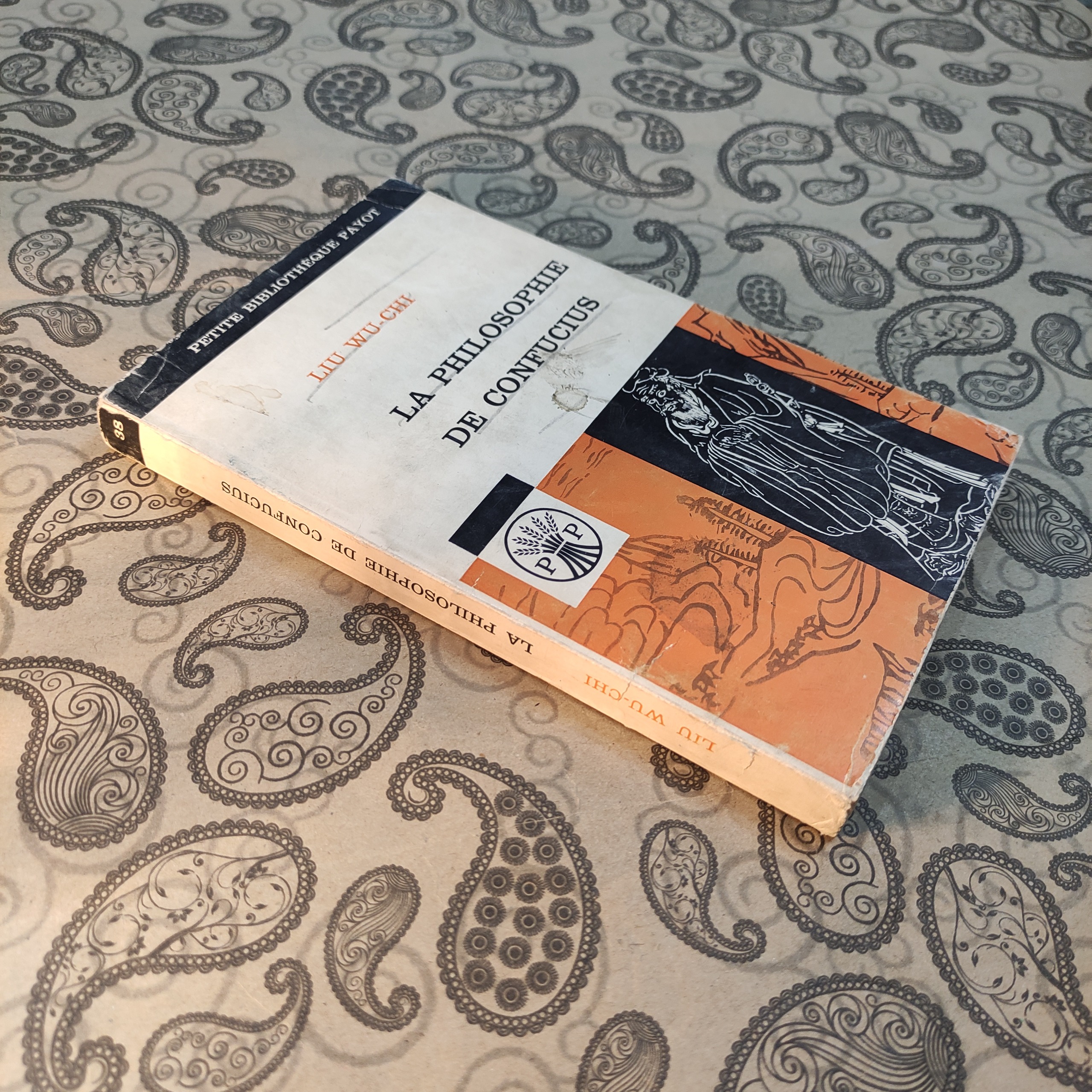 La Philosophie de Confucius لیو وو-چی (نایاب)