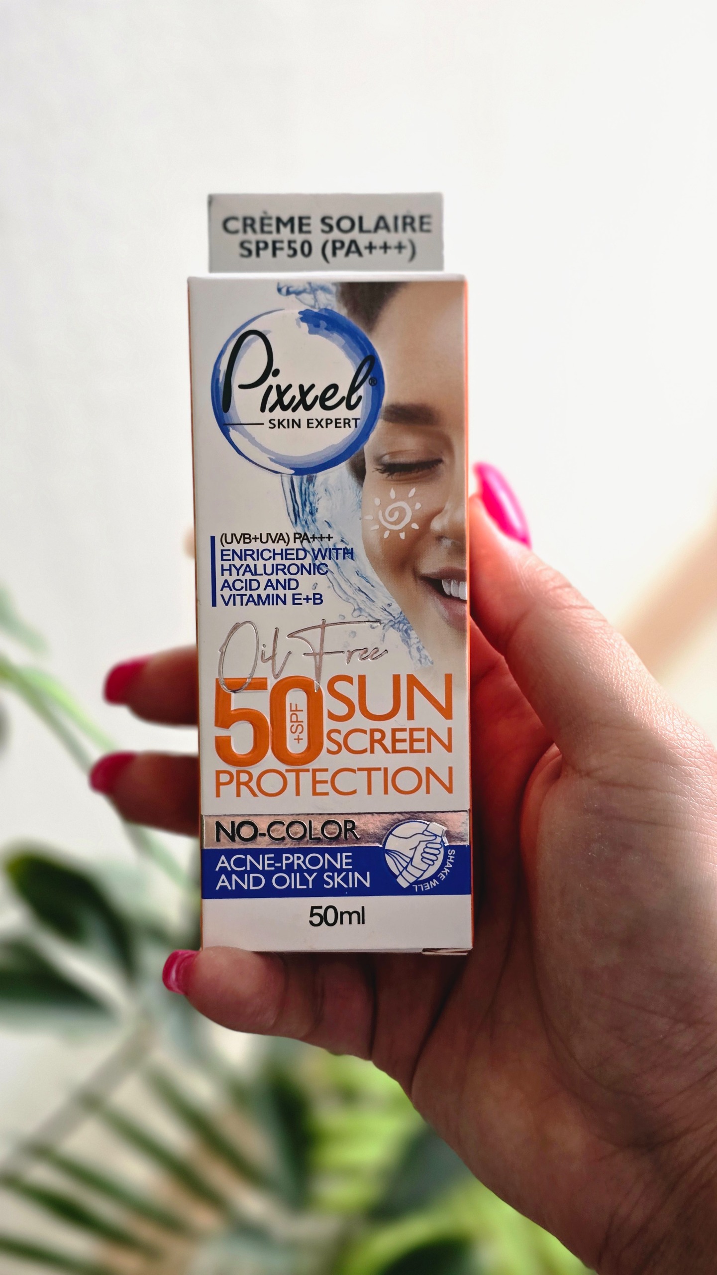 ضدآفتاب بی رنگ پیکسلspf50 مناسب پوست چرب
