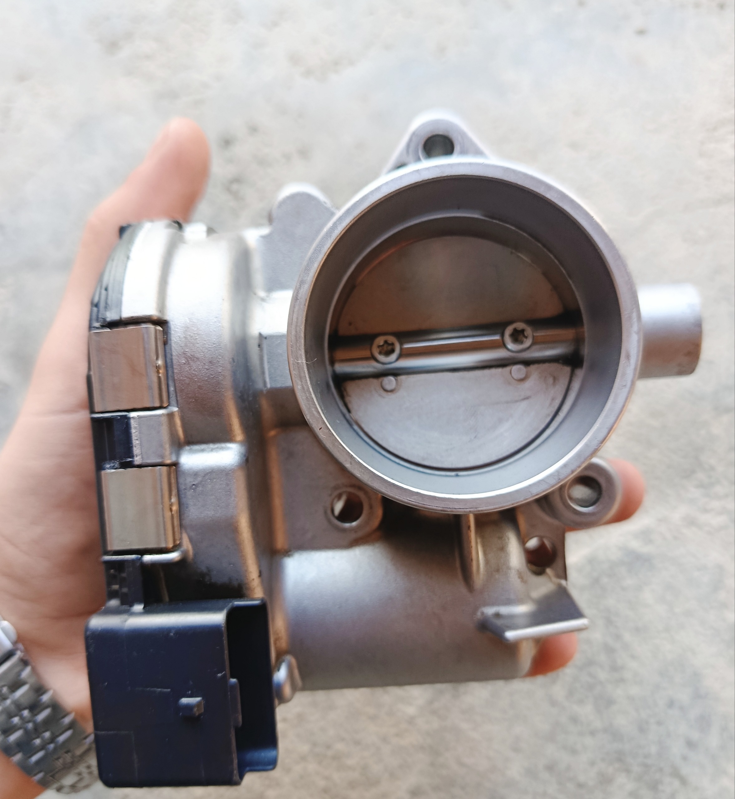 دریچه گاز برقی بوش وارداتی