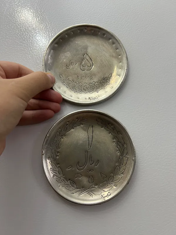 دیوارکوب مسی طرح سکه قدیمی