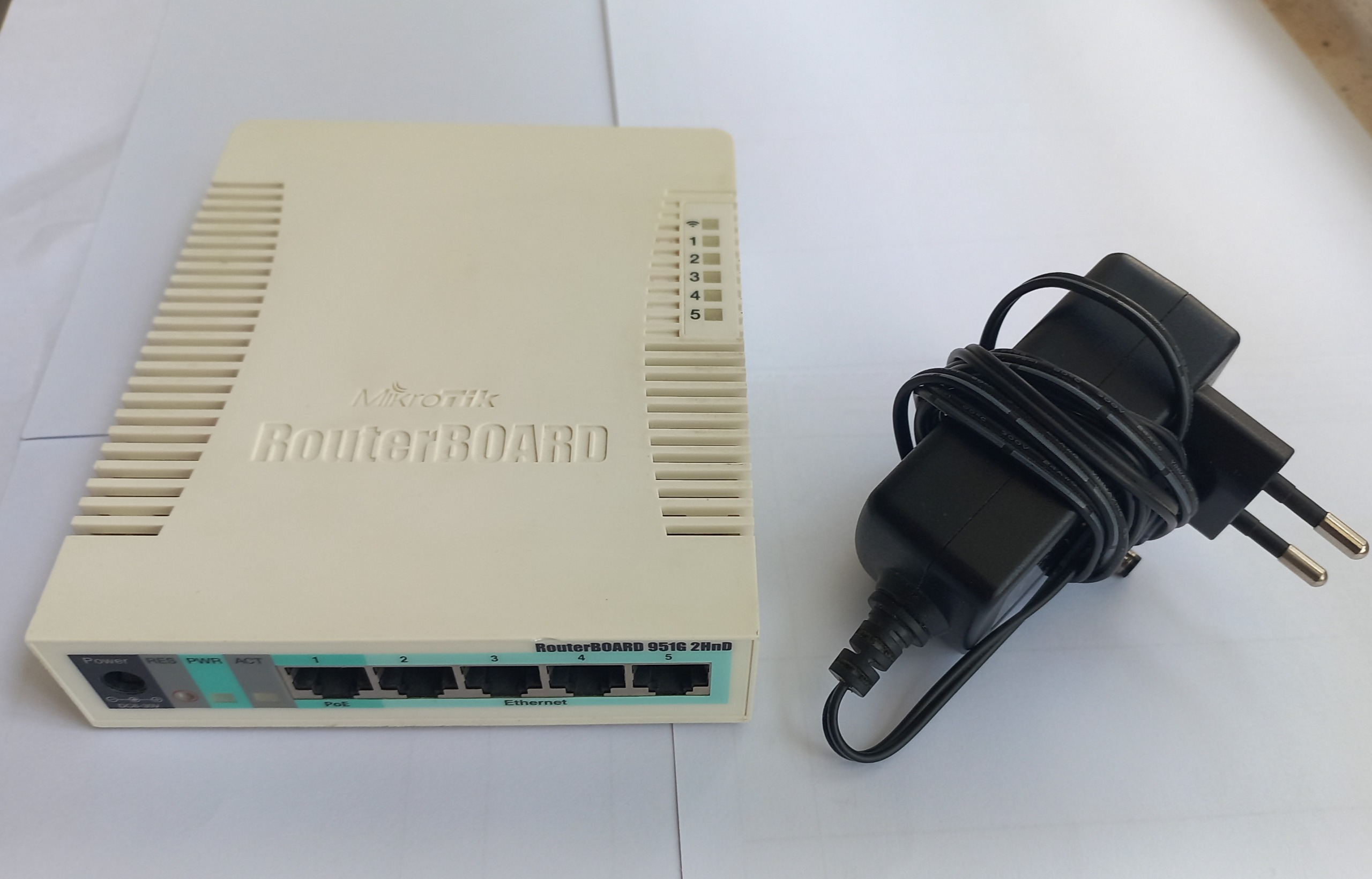 روتر بی سیم میکروتیک مدل RB951G-2HnD